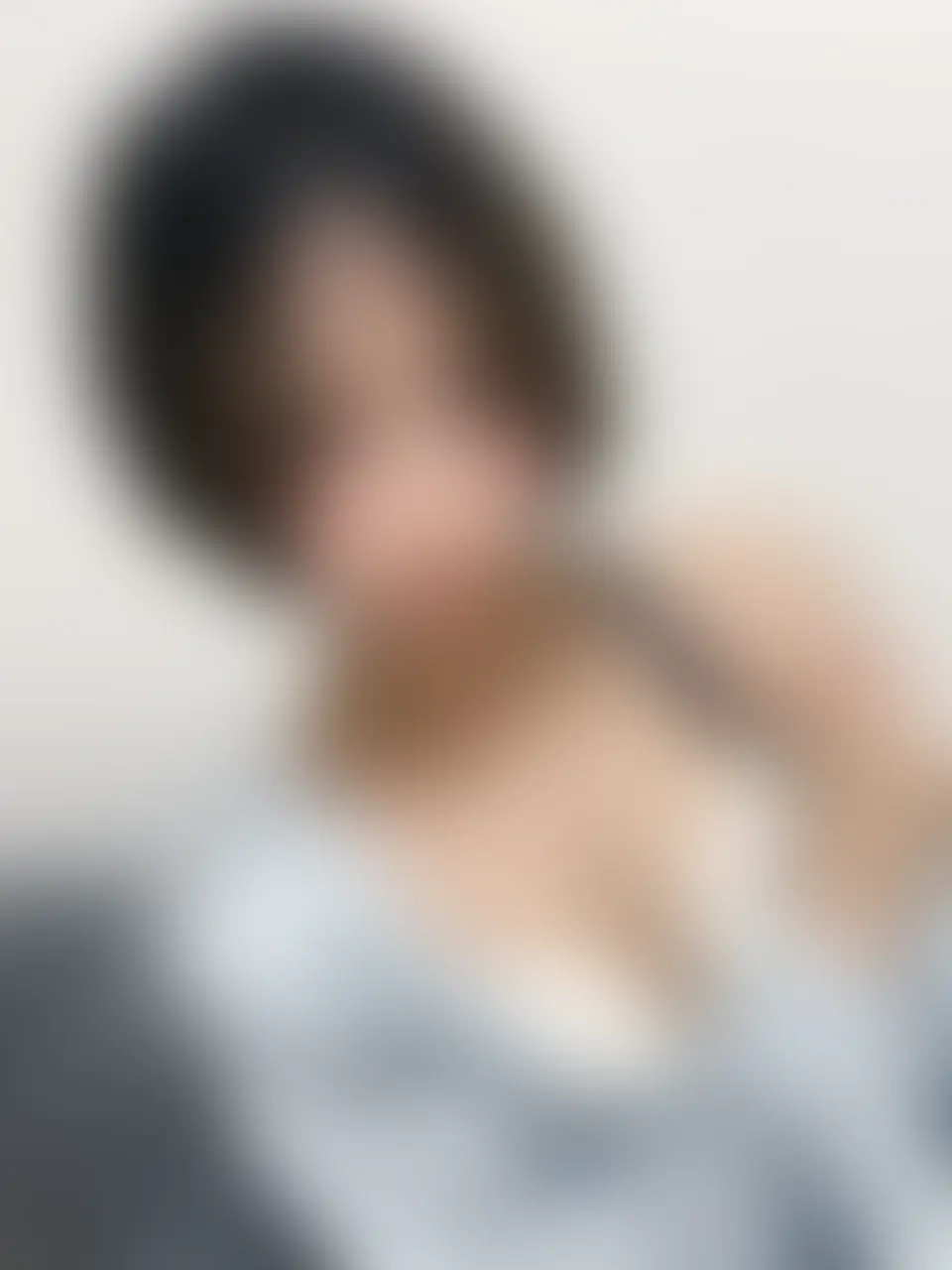 るい@人妻「脱いじゃった、、」の投稿サムネイル