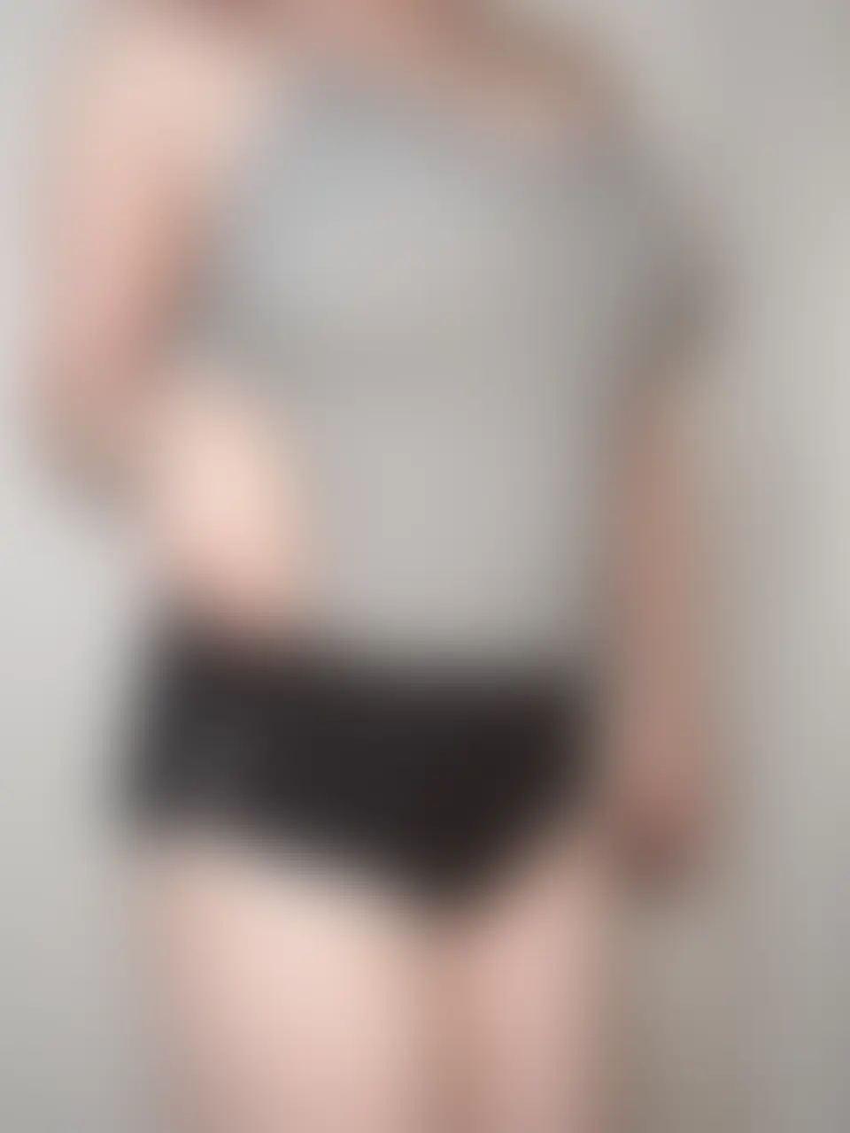 成瀬ゆい「アラサー女性さんの部屋着🤍 仕事終わり、雌臭むんむんの状態で君たちに迫りたい🤍🤍」の投稿サムネイル