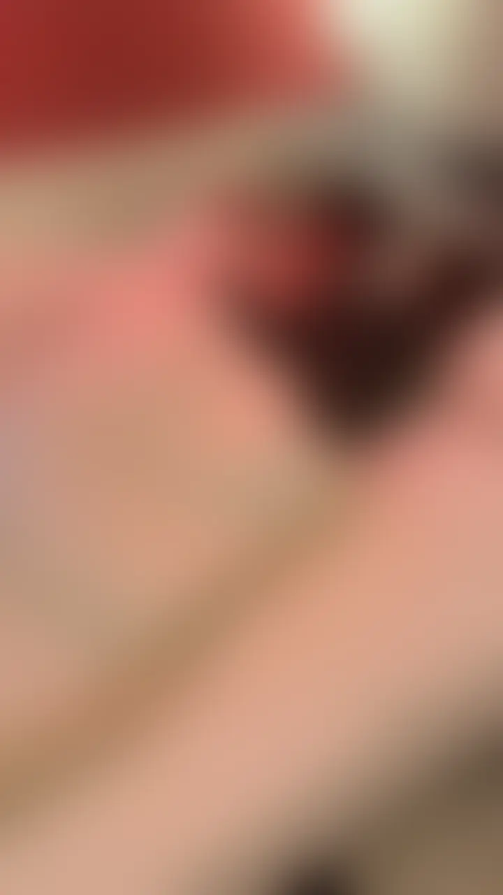 ラブホで寝てる彼女に我慢できなくなってク⚪︎ニでびちゃびちゃにして突きまくる！カップルのリアルなえっちの日常。 (2/2)