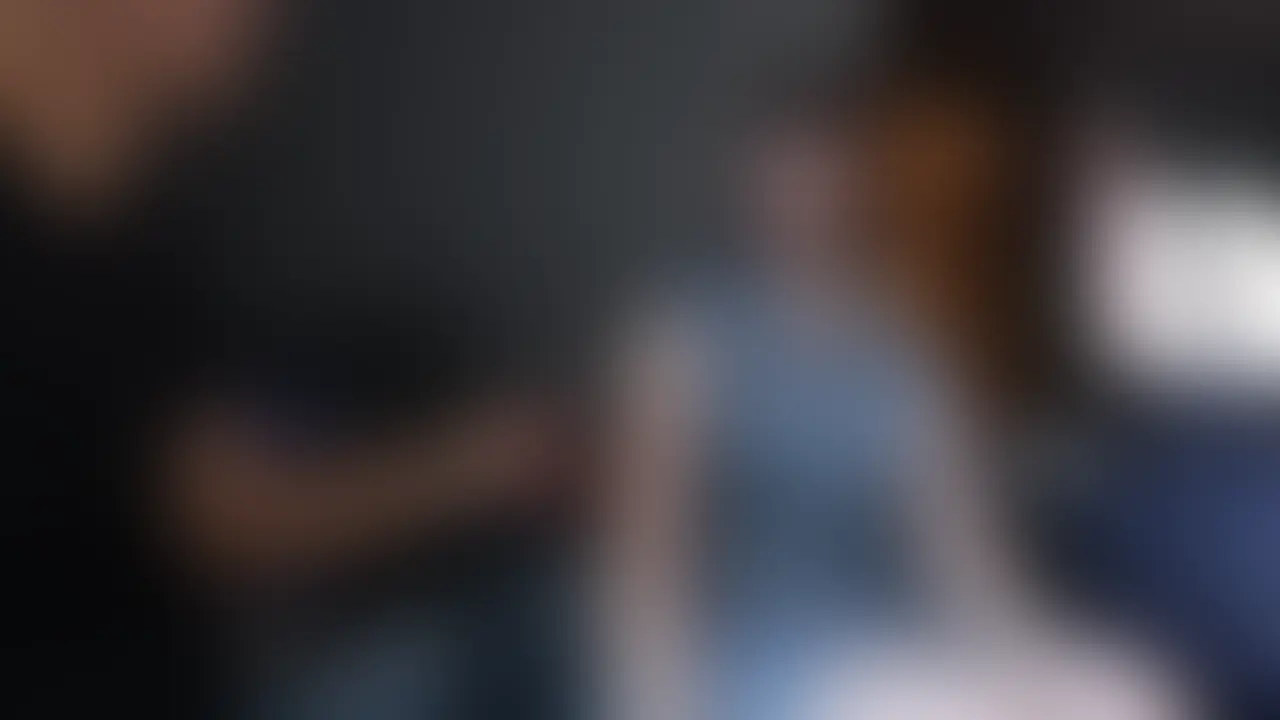 【浪速の色白美巨乳人妻!引っ越してきたばかりで知り合いのいない土地で寂しさを埋めるトロイキSEX】(00:45:59)
■お名前
Nさん
■年齢
28歳
■結婚歴
1年
■家族構成
夫・本人・長男・次男
■夫への不満(不満じゃないけど、夫の転勤でこっちに来たけど友達いないし、暇で…)
・夫に付いて引っ越してきたけど、知り合いも友達もいなくて毎日が暇。
・不満というほどじゃないけど、正直少し孤独を感じる。
・話し相手が夫しかいないのが意外としんどい。
■俺様のレポート
(小声)...関西弁で大人しめのGカップ奥様!
ヤると豹変し、ろとろイキ顔晒して喘いでるのエロ過ぎwww (2/2)