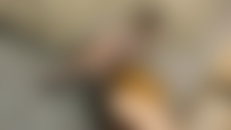 冷酷フランスハーフのお嬢様大学生は最底辺日本人マゾへのガチ見下し　靴掃除　足置き　短小罵倒　

※本編顔出し
※１アングル×2


今回撮影させて頂いたのは
フランスハーフお嬢様の女子大生様です。

少しプライベートなお話をさせて頂いたところお○○○様がフランス人、お○○○様が日本人で
現在は日本のインターナショナルなお嬢様学校に通われているようで、周りにハイクラスな同級生に囲まれて過ごしているようです。

幼い頃から少し選民思想があり、日本人でかつ醜い容姿のマゾ性を持つ男性に関しては格下として扱うという意味で興味があったようです。
ある意味で家畜人ヤプーのような思想をナチュラルにお持ちだなと感じます。

お嬢様女子大生様のマゾへの振る舞いはとても上下差への意識を得ることができます。

日本人マゾの格下に対しての
舌での靴掃除命令、フットスツール代わりの足置き命令は当然と思っている故に自然に淡々と、冷酷に行います。
お嬢様女子大生様にとって日本人マゾ男が自分の靴を掃除させて頂く、足置きとして自らの身体を使って頂く事は文字通り「当然」なのです。

そして、日本人マゾのパンツを脱がせて愚息を見たお嬢様女子大生様はその短小具合を嘲笑します。

「こんなちっちゃいの見た事ないんだけど、人間じゃないよね？人間じゃないですって言え」

と、お嬢様女子大生様にとって短小愚息持ちの日本人マゾは同じ人間と定義したくない為、マゾにそれを唱えさせマゾの脳に「自分は人間ではない」ということを深く刻みます。

そして、人間ではないということは同じ人間に向ける慈愛や慈悲などは必要ない為
正に見せ物人形や、楽しむためのコンテンツとして利用します

標準サイズのディルドをマゾに咥えさせながら
「今度マゾ同士でしゃぶらせ合いさせたら面白そうかも」
「面白いからちんこ咥えたら勃起する身体になれよ」
「ちんこしゃぶりながら気持ちよくなりたいですって言えよ」

というお言葉からその思想がよく分かります。

常に見下している視線からもその高尚な思想が見え隠れします。

詳しくは本編にてご覧ください。 (2/2)