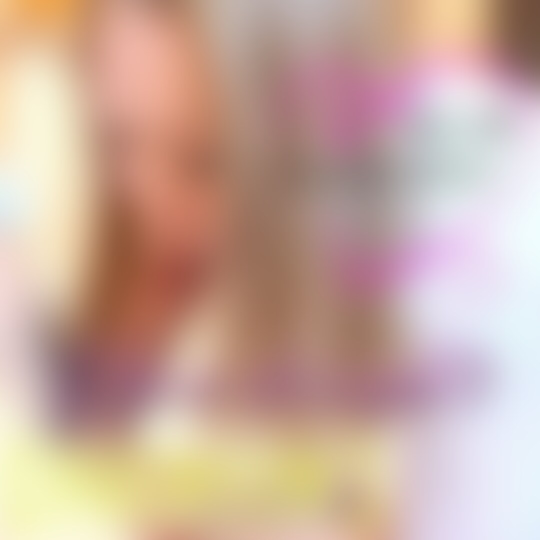 【premium】顔出し・丁寧なモザイク処理
先日のフェラ動画の別アングルとなります。次回投稿は、不倫相手にスマホを持たせて撮影したものになりますので、編集が大変ですが臨場感が伝わるかと思います。
2023年最後の不倫セックスをしてきました。この日は、不倫相手に奥さんとのセックスを我慢させ、2週間溜め込んだ精子を４回搾り取りました。1発目のフェラ抜き動画です。最初の精子、正直濃すぎて飲み込んだ時に喉に絡みついてちょっときつかった（笑）

【撮影の裏側】
 年末で、仕事と家庭でのストレスが極限に達し、それと比例するように性欲が爆発しそうになっていた頃、不倫相手から連絡がきました。
「嫁とヤってないから年末までに会えない？」
私「じゃあそのままオナニーもせずに精子溜めたまま来てね」

結果、２週間射精なしでムラムラさせることにしました。

私のくちマンコに大量の精子を出すことを楽しみにしていると思ったら、自然とこちらもムラムラしてきます。

とにかく、旦那がいくら精子溜めても興奮しないけど、他人の精子だと思うとその途端に興奮します。

当日、ホテルで会うなりいつもの通りまずフェラ抜き。一瞬でイキそうになるので、ゆっくりゆっくり動きますが、我慢ができないみたい。

それでも10分ほどはしゃぶったかな？

一発目はくちマンコに射精。濃すぎてちょっと喉がイガイガ（笑）

でも、あの精子の生臭さがまたいいんです。

そのあと、ホテルの窓を開け、見られるスリルを味わいながら二回目のフェラ。

顔射してもらいました。盛大に髪と顔にぶちまけてもらいました。

まだまだ濃い（笑）

そして、そのままお風呂ですこしだけイチャイチャして、3回目のフェラ抜き。口内発射です。3回目はベッドでセックスでラストと思っていたのに、どうやら、くちマンコが気持ち良すぎてイキたくなるそうです（笑）

ようやくベッドに移動し、手マンでびしょびしょにしてもらってからのセックス。さすがに3回も抜いたからか、途中で不倫相手さんは中折れした瞬間もあったけど、私のお尻が見える体位になると復活。

無事今年のセックス納めができました。

実は、不倫相手とはなしあっているのですが、来年は４Pに挑戦したいなと思っています。

カップルさん募集中です。 (2/2)