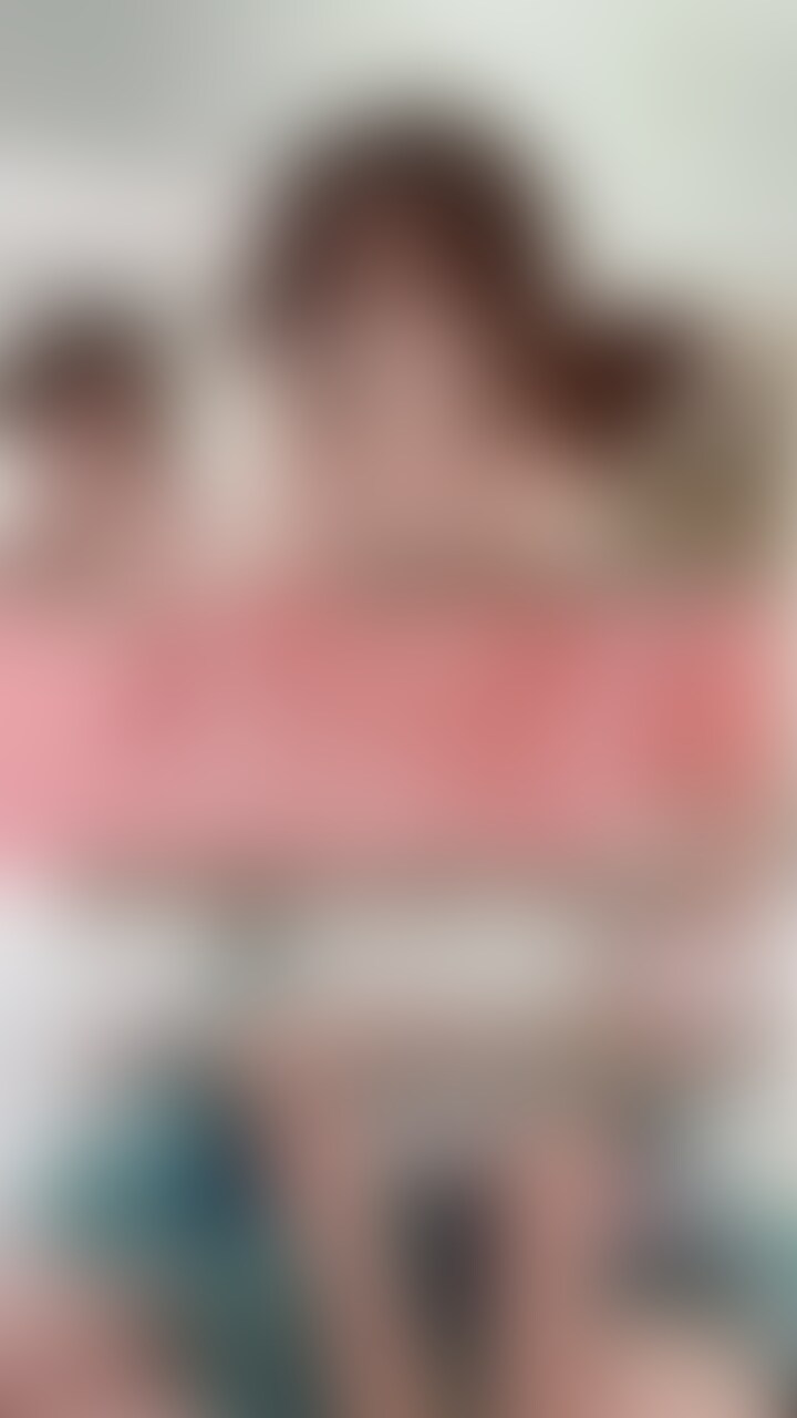 夫には内緒で・・・夏の密会エッチ

夏の陽気のせいかしら・・・
昼間っから我慢出来なくなっちゃった(๑ˊ꒳​ˋ๑)

カチカチに硬くなった・・・を💕
くるみの中に優しく入れて貰えませんか？


12:26 (2/2)