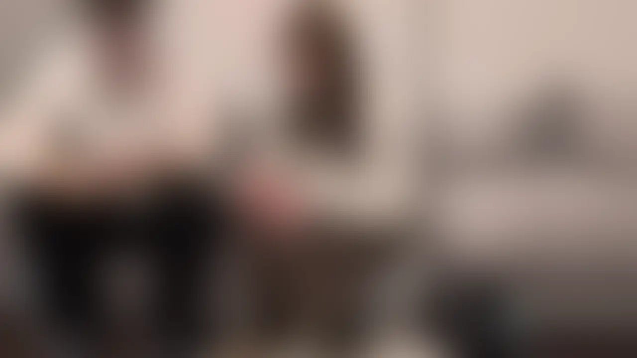 👑アキハ裏話× NTR 特別編👑『裏垢男子を始めたそのきっかけ』について語る。そして医師と看護師の卵の学生カップルを目の前でNTRする永久保存版🔥
※裏話について口外禁止と約束できる人だけ見てください。

--詳細--

最初で最後です。

『アキハが裏垢男子を始めた理由とそのやり方』

について彼氏さんから質問されたので今回だけ特別にお答えしました。


彼氏は医学科4年生、彼女は看護科2年生で同じ某有名国立大学に通うカップル。出会ったきっかけはサークルで、出身地が同じという話で盛り上がり、活動後に2人で夜ご飯を食べに行くようになり3回目のデートで彼氏から告白し付き合ったとのこと。

付き合って3年半。実は彼氏に実は寝取られの性癖があり、彼女にお願いしてカップル喫茶に数回行ったとのこと。しかし中々満足ができず、今回アキハのX切り抜きを見て彼女の爆イキする姿をどうしても見たいということでフォームから連絡をくれました。

しかし撮影当日、緊急事態が。
合流する前に彼女が緊張と満員電車が原因で気分が悪くなってしまい、今日はリスケしようという話に。ですが、せっかくアキハの元まで会いに来てくれたので彼氏にセクテクの伝授をして解散しようとしたところ、挿入なしで急に彼女が感じ始め気分が回復してきたので急遽撮影が復活することとなり…

動画の前半部分はセクテク伝授、そして彼氏からの質問『アキハが裏垢男子を始めた理由とそのやり方』について答え、後半は中々イクことが難しかった彼女がガチ喘ぎ&痙攣してイキまくる姿を収録した、いつもの違う特別な1作品になっています。　

何度も言いますが、裏話について口外禁止と約束できる人だけ見てください。 (2/2)