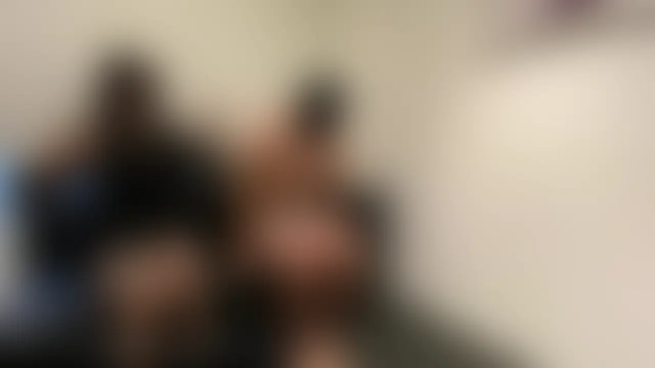 【痴女責め】パンツ越しに股間をサワサワし足でおちんちんをこすり焦らしまくる (2/2)