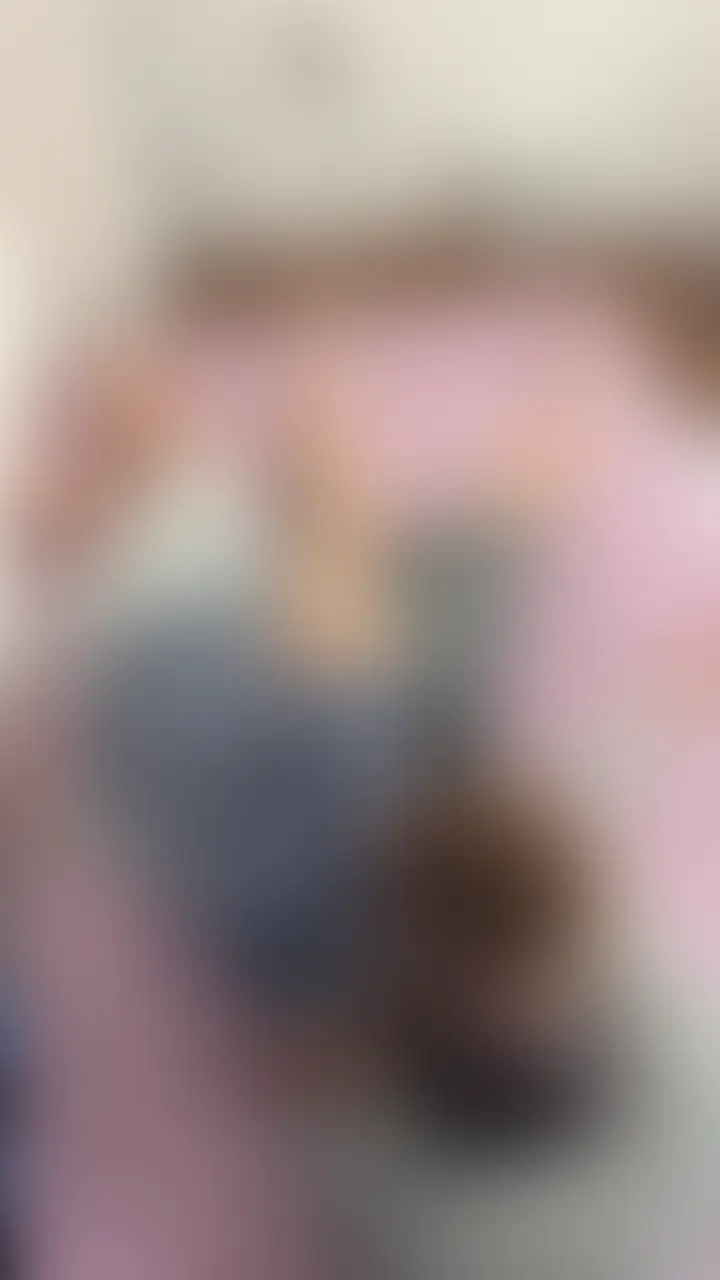 みな【27】クビレ、美尻、美乳の超エロ人妻!進んでアナル舐めを太チンで突かれてアンアンイキまくる
【ステータス】
みな
人妻
某大手電気チェーン店
顔 かわいい
スタイル スレンダー 美乳
エロさ 5
フェラ 5
かわいさ4
スタイル5
中の具合 4
彼氏 いる(旦那)
人妻【みな】
明るいノリの良い27才の若妻
自分の動画を買っててそれでオナってて
自身あまりイったことが無くて動画で俺がKとかをイカせまくってたのが
興味津々で応募してきた
筋肉ハグをするとうっとりする
そのまま大人のキスを深くすると
「ああすごい気持ちいい」とキスだけで感じる
そこからピンポント手マンと吸ンニ
もうアンアンイキまくる
そしてさすが人妻フェラがめちゃくちゃうまい
しかもそれじゃ終わらない
アナルに指を入れてきてアナル舐め
きもちいいいいいいい
いつものKのアナル舐めとは違う
ラストは太チンクラッシュ
旦那がいるのにアンアン言いながらイキまくる
そして豪快に大量中発射 (2/2)