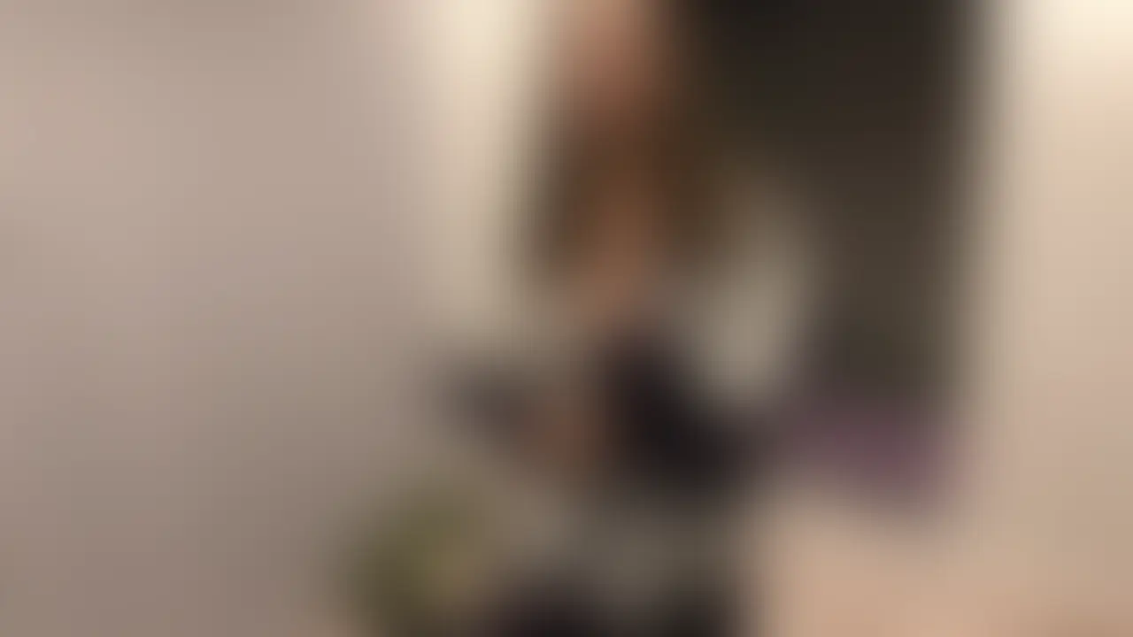 ファンの方に選んでもらったマイクロビキニを着させて交尾しました💕
もはや、おまんこが隠れていません・・・
あと、〇〇が幼〇園で描いてきた〇族の写真の横でこんなことしているなんて、やばいですよね笑
絶対に親戚にはみせられません・・・。 (2/2)