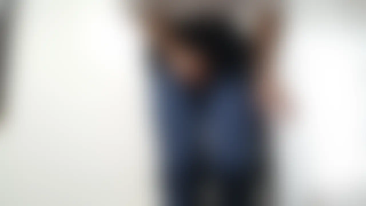 プラン加入者様からのリクエストでいろんなエッチな体勢で我慢指示されて20分もおしっこ我慢した、、特に最後のM字開脚... sample 1