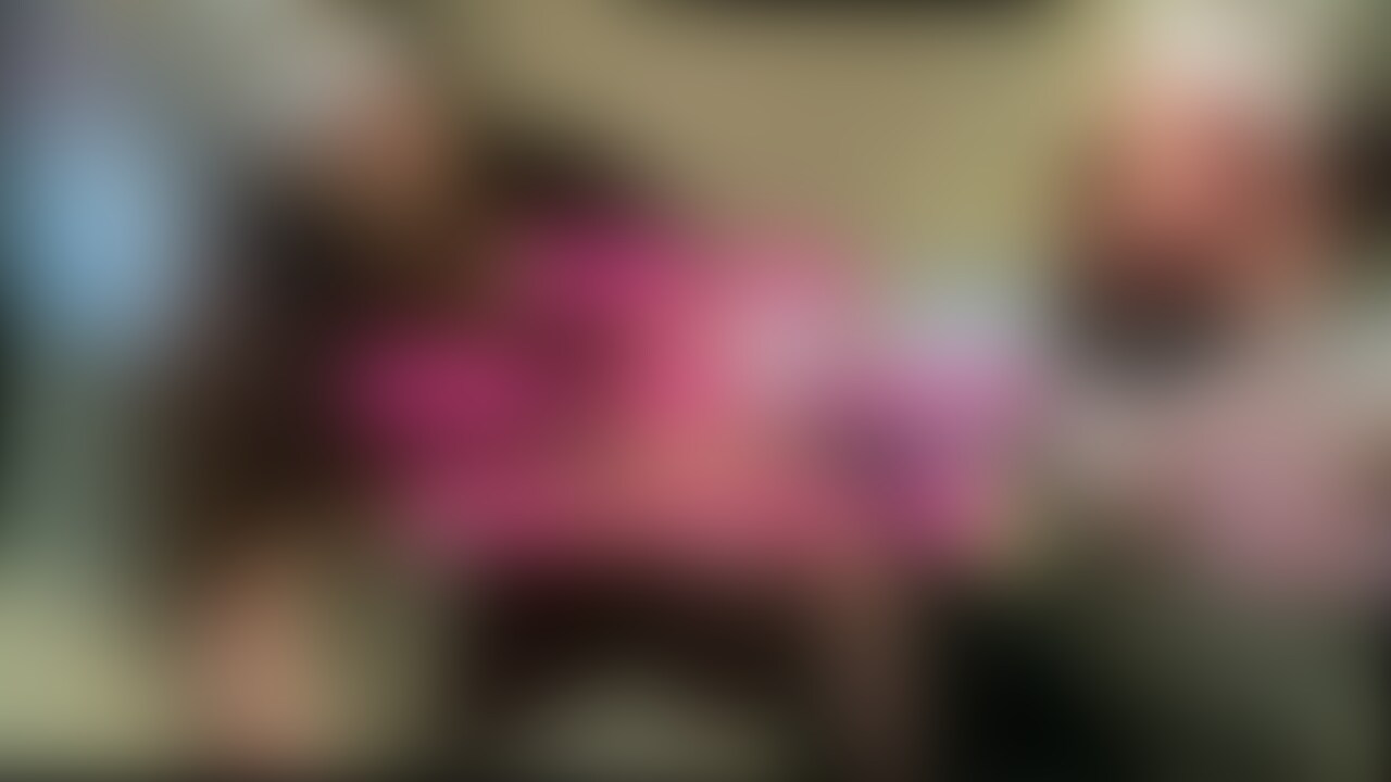旦那とジムに来て、不倫男にいつものように呼び出された💦
バックで奥を突かれてイキまくり🥰
旦那より愛してるからいいよねと中出しされてしまった人妻❤️🥹
おまんこから出てきた精子を手にとってまたおまんこにぬられちゃった🤭💦 (2/2)