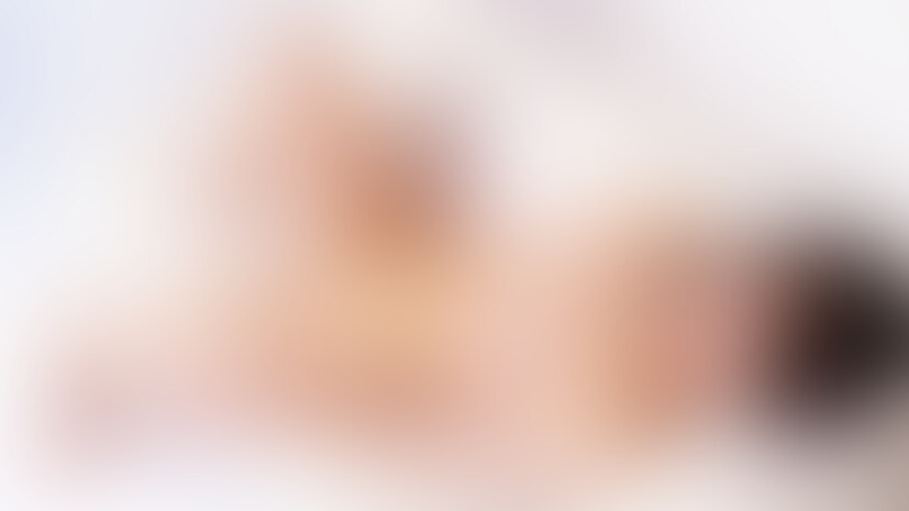 アクメの瞬間 パイパンちゃんの秘密⑥ 若菜かなえ
そこには、あるべきものがありません。
そこは、ツルツルしていて、ぷにゅぷにゅしています。
そこは、ちょっと熱くなっています。
そこは、ちょっと湿っています。
そこの真ん中にまるで紐のようなパンツを食い込ませます。
すると、さらに熱くなってきます。
そして、透明な雫がにじみ出て、さらに深く食い込んでいくのです。
これはある意味、全裸よりエロいと思います。 (2/2)