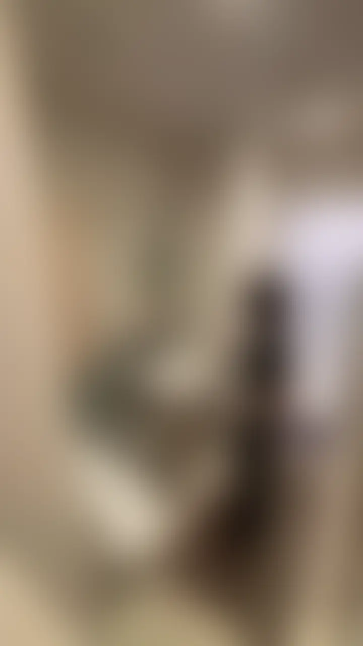 【⚠️完全顔出し⚠️巨乳美容部員】
巨乳の美容部員を洗面所でハメまくったw
※他の動画見たかったら、いいねと保存👍 (2/2)