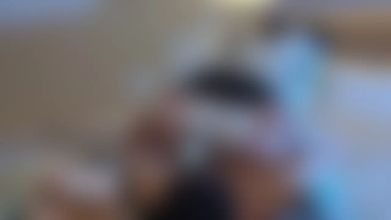 顔面騎乗シチュエーション後半!Rさんのおなら、結構くさくて興奮して簡単にイかされちゃいました。 (2/2)