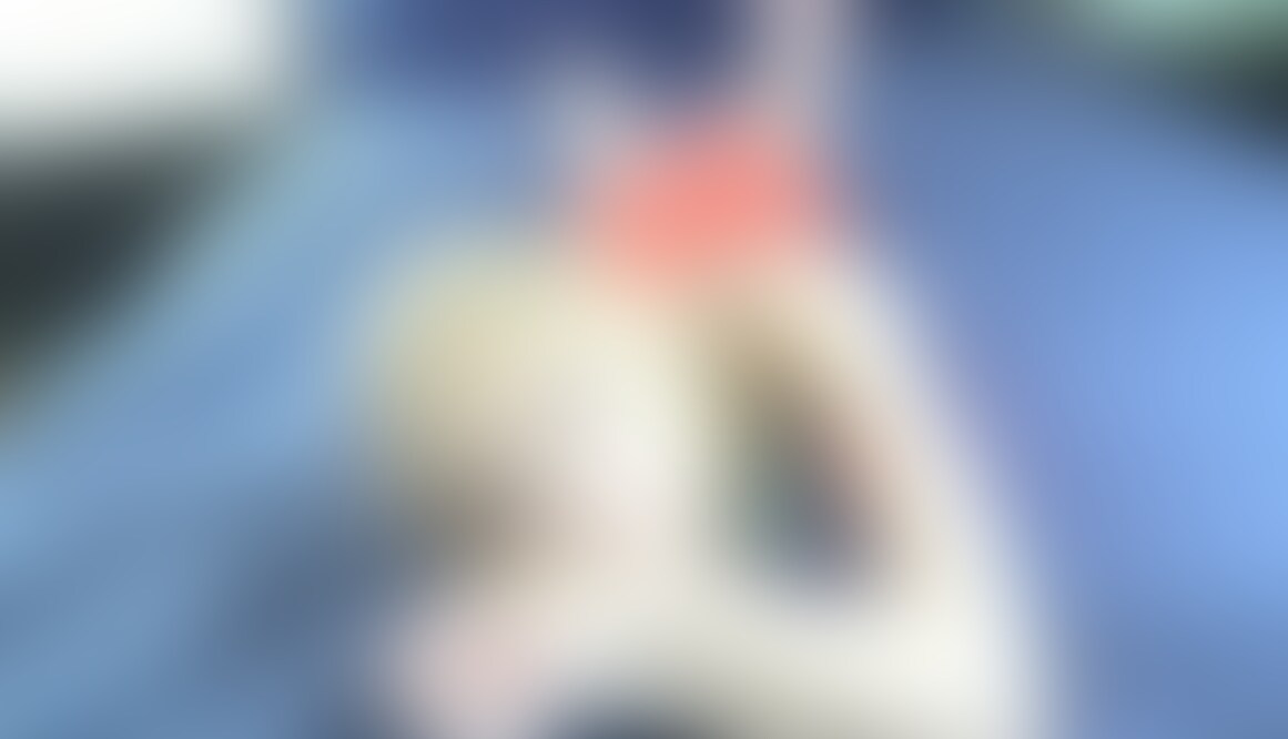 HD動画 かなちゃん『恥ずかしい着替え&グラビア撮影』
前回とは違った感じに撮ってみました。
不慣れではありますがカメラを持って撮るスタイルをチャレンジしました。
たどたどしい感じとちょっとブレて見にくかったりするところも処女作品ぽい感じでお楽しみ下さい。
今回のモデルは、かなさん
衣装をどうしようか考えていた所
ネットを見ていたらプラグスーツっぽい水着があったので買ってみました。
金髪だったのでということでのチョイス
ピッチリ感もよく似合ってます。
エチエチな接写をお楽しみ下さい。
オマケで定点撮影の様子も入ってます。 (2/2)