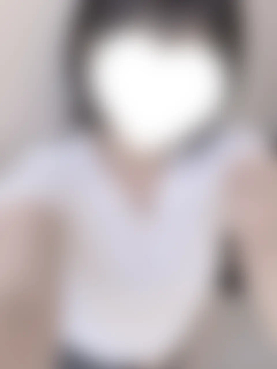 白乃あいり👀「ただいまー！ 今日は海老フライのお弁当食べたんだけど、白ごはんが多すぎてまだお腹いっぱいだよ(⊃ ॑꒳ ॑⊂)」の投稿サムネイル