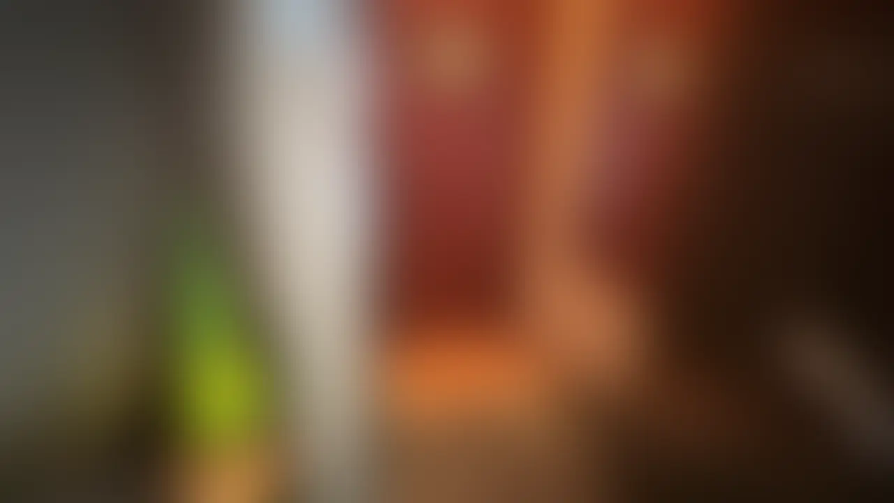 HカップOLが仕事中にむらむらして我慢できないから仕事を抜け出してセックスしに会いにきてくれました(※本編顔出し)
休憩時間が1時間しかないから玄関で即尺してそのまま挿入。
この後仕事に戻るらしいけどイジワルでちょっとだけ顔射して残りは手コキで念入りに搾り取ってもらいました、、 (2/2)