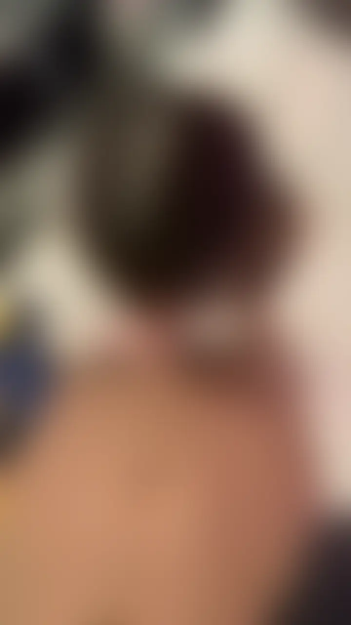 【縦動画】ホビ垢TikTokerのみおちゃんが上目遣いしながらぐぽっぐぽっと下品な音をたてながら小さいお口で濃厚フェラ
臨場感ヤバすぎの主観でえちえちなみおちゃんをお届けします。
※本編完全顔出し (2/2)