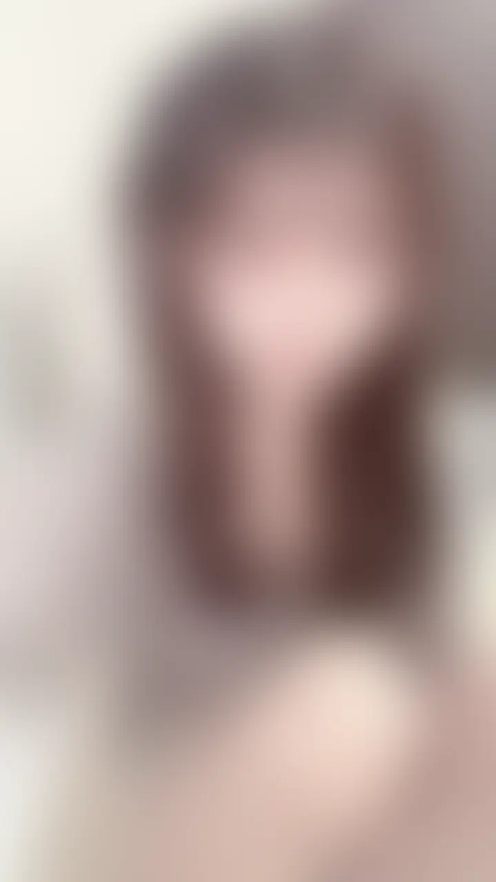 裸パーカー顔出し動画です🐰💕
全部脱いじゃうからえっちしてるところ想像してね💖

ちなたんはえむなので太もも持ち上げられてずぼずぼされるのがすきです🥺💗
いっぱい突かれたら潮吹いちゃうけどゆるちてね；； (2/2)