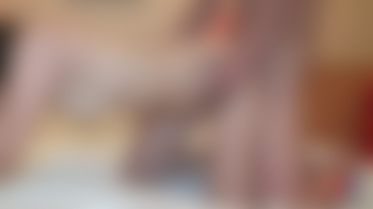 まずは手コキされながらキスから開戦!これイイ!!293
嫁は愛撫好きですが、我慢できずにすぐに濡れてしまい、
「入れて!」と悲願してきます。
と言うことで早速挿入しちゃいます。
騎乗位好きな嫁は巧みな腰使いで何度もオーガズムに達します。
この作品の騎乗位シーンはカット少なめですので、
オーガズムに達した嫁がすぐに腰を振る様子がわかると思います。
ほんと淫乱ですw
正常位から種付プレスも感じまくり!
松葉崩しでイかせてからの寝バックで
イヤラシイ音を出しながらピストンで突きまくります。
フィニッシュは寝バックの高速ピストンから背中に射精です。
<プレイ内容>
正常位、種付プレス、松葉崩し、バック、寝バック、射精
サイズ:HD 597MB 約35分 (2/2)
