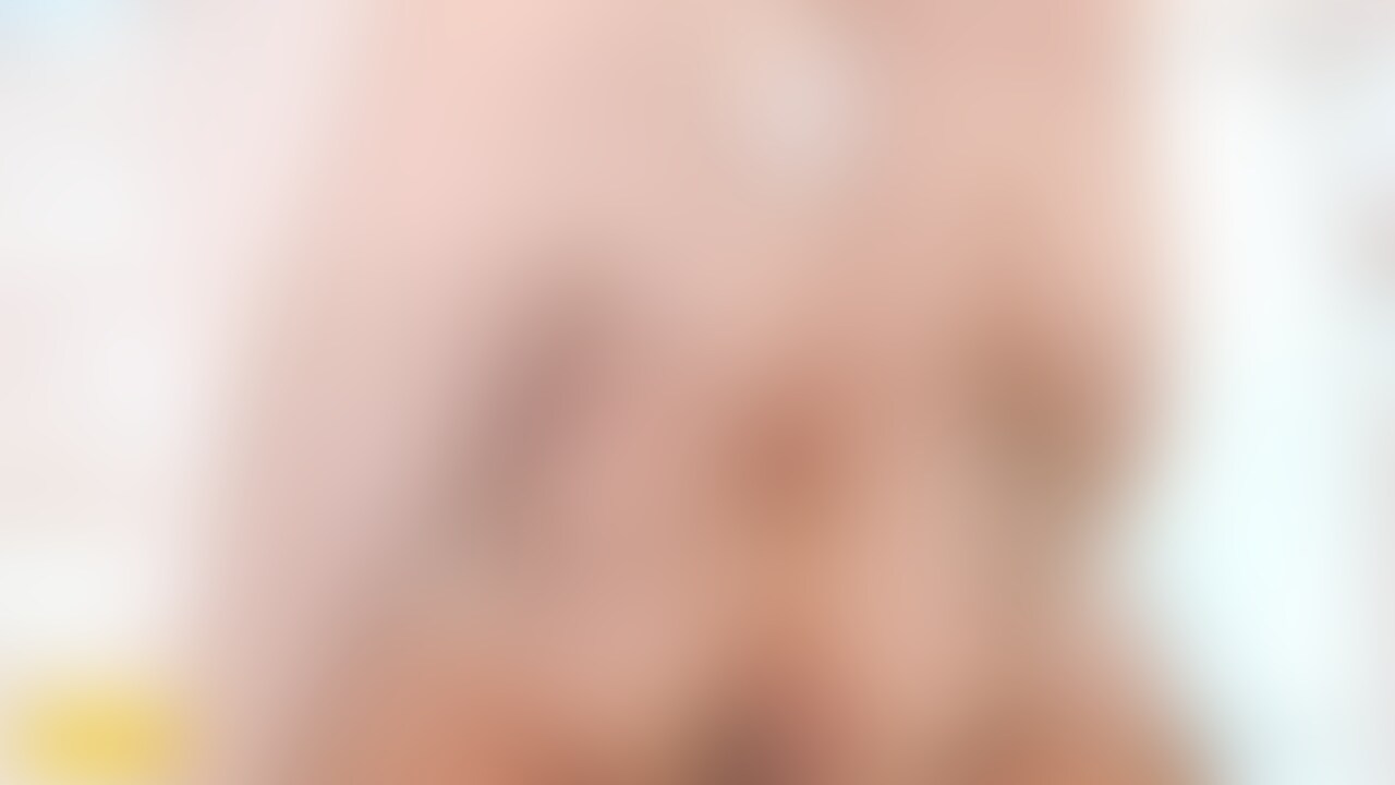【焦らし→挿入】
『これで充分やん??』
『いれてほしい…いれてください…あぁイっ…!』
『挿れんでもイってるやん。大丈夫やん』
『りょさんのおちんちん欲しい…イッックゥ!!』
『メスやなぁお前なぁ』
勃起したペニスの先っぽを
剥き出しのクリチンポに
擦り付けると
期待まみれのスケベ汁が
次から次へと
割れ目から溢れるから
亀頭を擦り当て
ぬちょぬちょ
卑猥な音を響かせ
焦らし遊んでると
渇望が極限まで昂ぶり
物欲しそうなメス堕ち声で
膣奥にペニスを懇願。 (2/2)