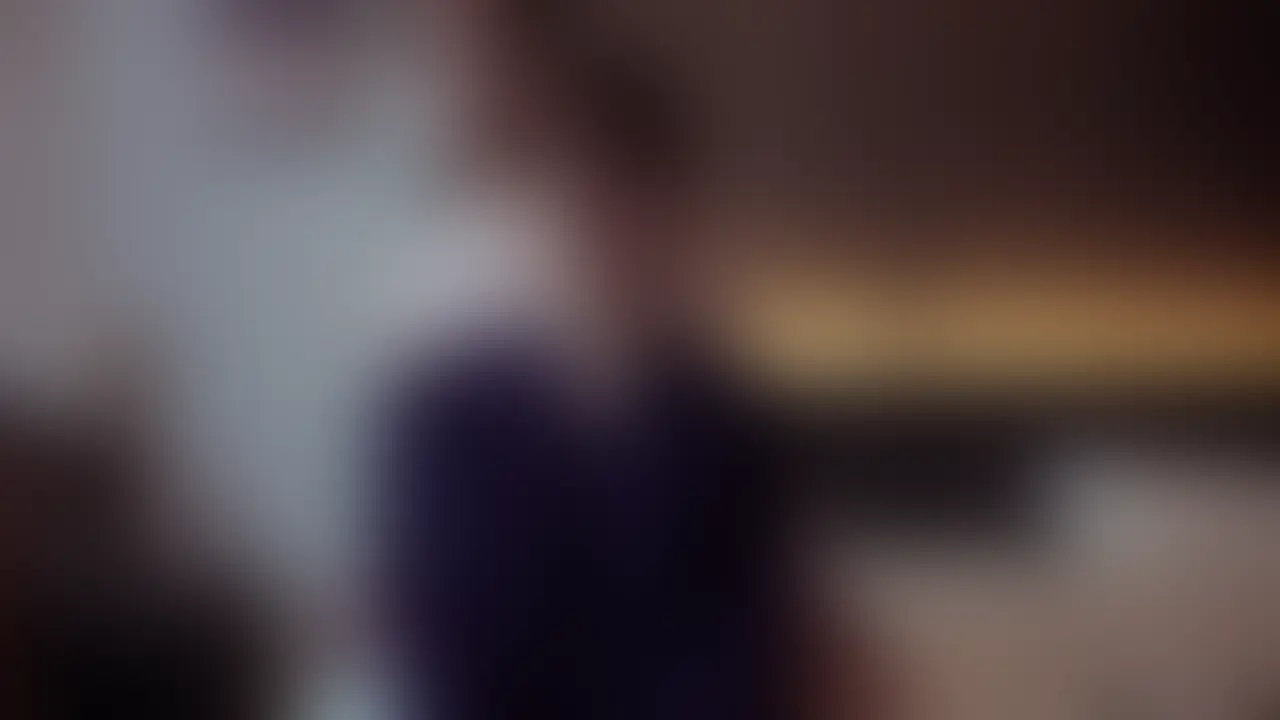 ＊動画では顔出ししています🥰

【匿名度AAA：完全匿名！】Hカップ@麻布十番パイズリ妻のチ●ポを包み込むおしゃぶり挟射🎶　

挟んだ谷間に中出しシテ💕

こんにちは、ど素人ポルノ@麗子です。

今回のAVごっこは、麻布十番のジュエリーショップ💎でスタッフとしてお仕事されているお友達のDちゃんのえち動画🔞です。

お仕事柄、いつも丁寧にお手入れされた綺麗な指と素敵なネイルで私たち女性友達も魅了してくれるセレブ奥さまな彼女💗。背もスラっと高くてスタイル抜群なんですけど、実はHカップのおっぱいちゃんで、趣味というか特技がパイズリっていうことは女子グループの中では有名だったんですけど…

96cm爆乳😍と対峙した男性が我慢できずに揉み始めると笑みを浮かべる人妻・Dちゃん。ビンビンに勃起したチ●ポが隠れるほどのふわとろパイズリにかかれば、谷間に暴発💦してしまうのもしかたありませんね😁 (2/2)