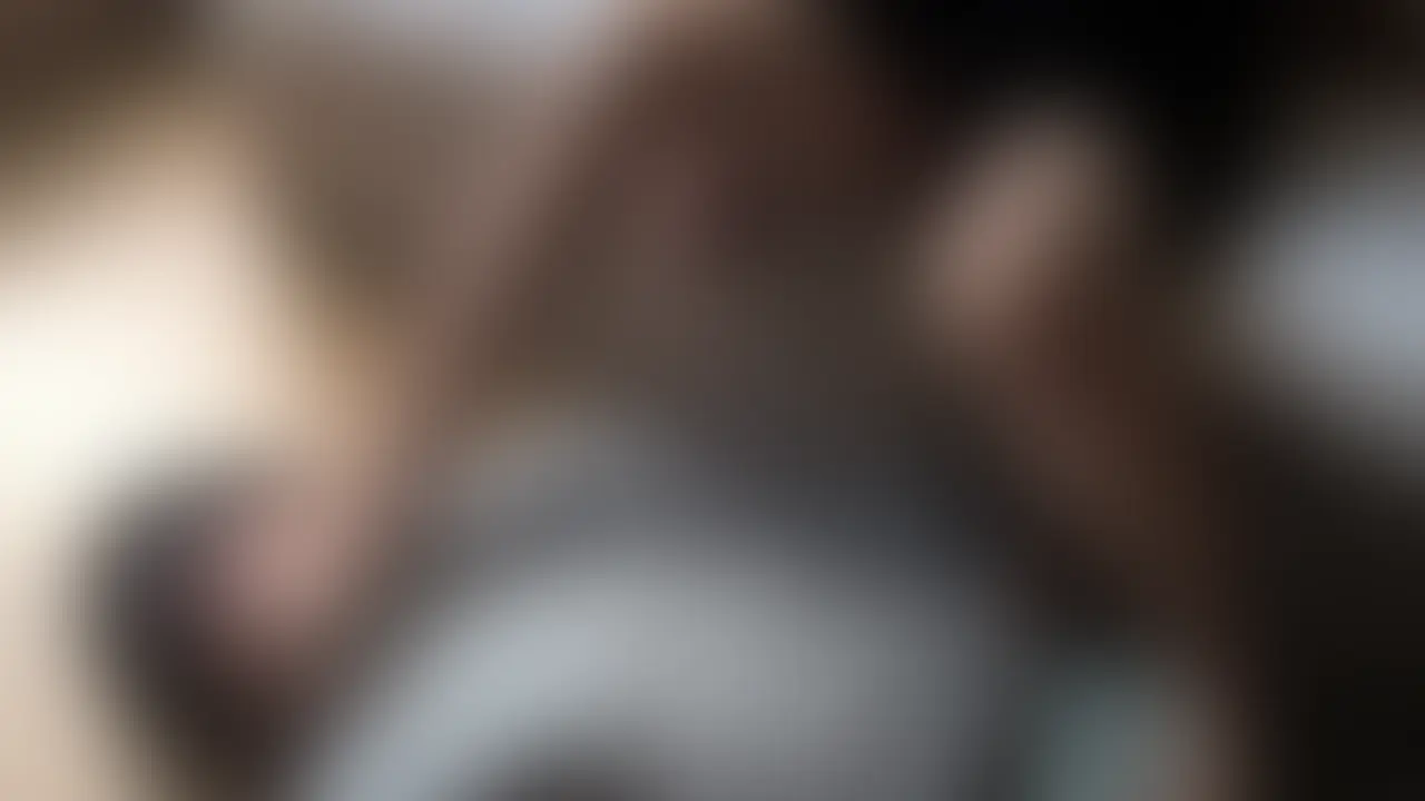 サンプル込み24分6秒
今回はさなちゃんが自撮り棒でストッキングを舐めさせている姿や、ストッキングで踏みにじっているM男の姿を撮影
まるでM男目線で踏まれていたり舐めているような迫力ある動画を撮ってくれました。
顔面を踏みにじったり、口に足の指を突っ込んだり、もう片足ではパンツの上から勃起したちんぽをいたずらに
刺激してきます。
ストッキングの中の足の指まで見える位の超至近距離からドアップの足裏が襲ってきます、踏まれたい舐めたい願望のフェチ満載です!
自撮り応援企画さなちゃん18ストッキングでちんこ顔面踏み付け (2/2)