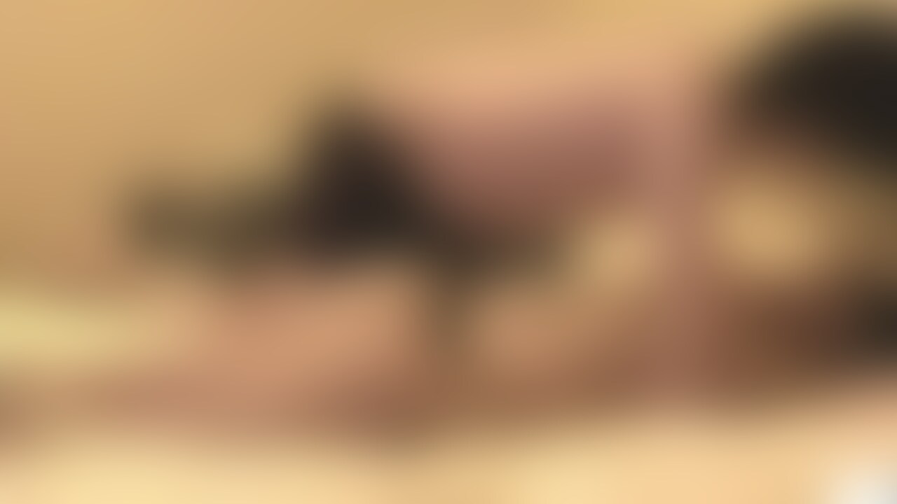 【32:14】全身敏感のEカップ美女👩🏻※顔アイマスクのみ

初密会(のちに4回もリピくれた)のイチャ甘手マン中イキ開発🤞🏻

アイマスク&手シチュエーションプレイして身動き取れない状態でイチャ甘焦らしプレイ🤤

ドMちゃんで「ヨッシーさんにたくさんイジめてほしいです」って懇願するもんだから頭トロトロになるくらいイカせた😯

👩🏻『まだイカないもん』[13:371〜]〜。

なんて余裕こいてたけど、手マン本気出したらすぐ初中イキしちゃってる[13:54]〜。

イク度に感度高まって最後ら辺は絶叫🙄

密着正常位してたら奥(子宮)にコンコン当たるから、ここが気持ちいいポイントだなって発見💡

👩🏻『そこっ💗そこっ💗』[22:03]　〜。

そこからさらに○○○め+奥ガン突きしたら、まさか初対面でおちん🍌で初中イキで胸元が痙攣ビクビク🙄

その後は味をしめて、○○○め+奥ガン突きセックスで膣崩壊させたった🥺

膣崩壊ちょろマンと化した名器はバックでも絶叫中イキで痙攣❤️‍🔥

ラストは○○○め+奥ガン突き壮絶同時イキフィニッシュを！

VIPプランはバックナンバー制度を設けていない為、どのタイミングでご入会いただいても過去アップした動画全てをご覧いただけます🙇‍♂️

この女性との全シリーズはこちらにまとめています。

==============
【1回目の密会】
==============

◾️動画（32:14）
↓↓↓
本作

==============
【2回目の密会】
==============

◾️動画（1:18:37）
↓↓↓
https://myfans.jp/posts/31fa0b79-6b94-43c3-88ab-a5c9e3dc23b7

==============
【3回目の密会】
==============

◾️動画（1:37:07）
↓↓↓
https://myfans.jp/posts/48d286ae-432b-45db-a70c-82d431a6dcff

==============
【4回目の密会】
==============

◾️動画（6:14）
↓↓↓
https://myfans.jp/posts/0ed6cba7-61f7-4b8e-8c31-e3f3b1c1f8bb

==============
🎥動画目次
==============

[0:01]〜
イチャ甘

[7:36]〜
手マン

[21:08]〜
正常位

[28:51]〜
バック

女性を満足させて二人の関係を強固にするメンズを、徹底サポートしてます💪🏻

本動画の女性のように中イキしてベッドライフ充実させたい女性サポートしてます💗

投稿にいいねがたくさん付くとやる気が出てよりシコイ動画をアップしていきます🔥

※※※※※※※※※※※※※※
女性からは撮影、掲載の許諾を得ており、○○○以上であることを確認しています。
※※※※※※※※※※※※※※ (2/2)