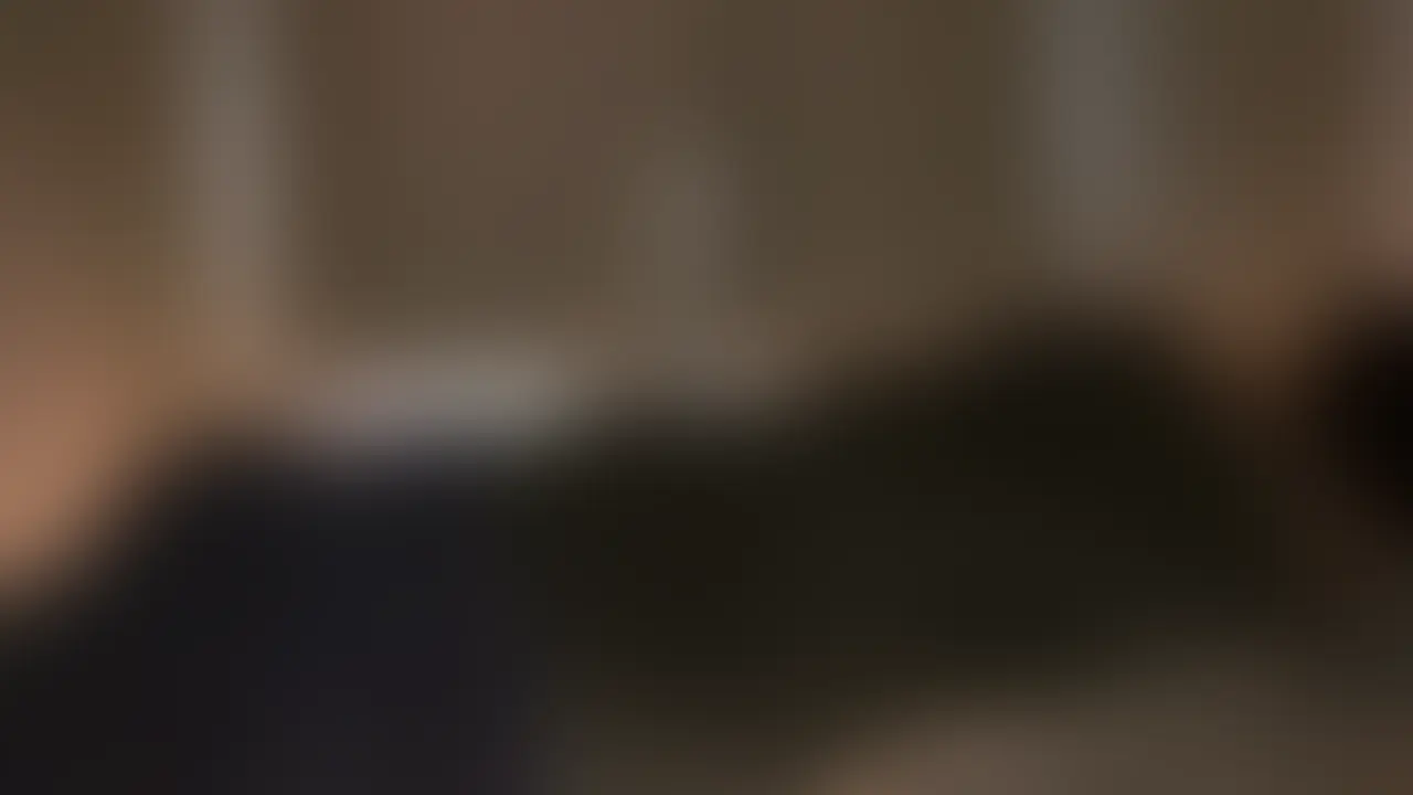 【レザー×CK】我慢できなかったんだね…♡ 生の感触に負けちゃう彼氏くん。
レザーとカルバンクラインの組み合わせ、エロすぎて反則だよね?♡ レザーの手コキ、想像以上に気持ちよかったみたいで…最後まで耐えられなかったね。
最初はちゃんとゴムつけてたはずなのに、気づいたら外されて生で挿入されてました。。笑 レザーの質感と肌の密着感がすごすぎて、お互い理性が飛んじゃった。
#レザーフェチ #レザースカート #着衣エロ #生ハメ #手コキ #カップル動画 (2/2)