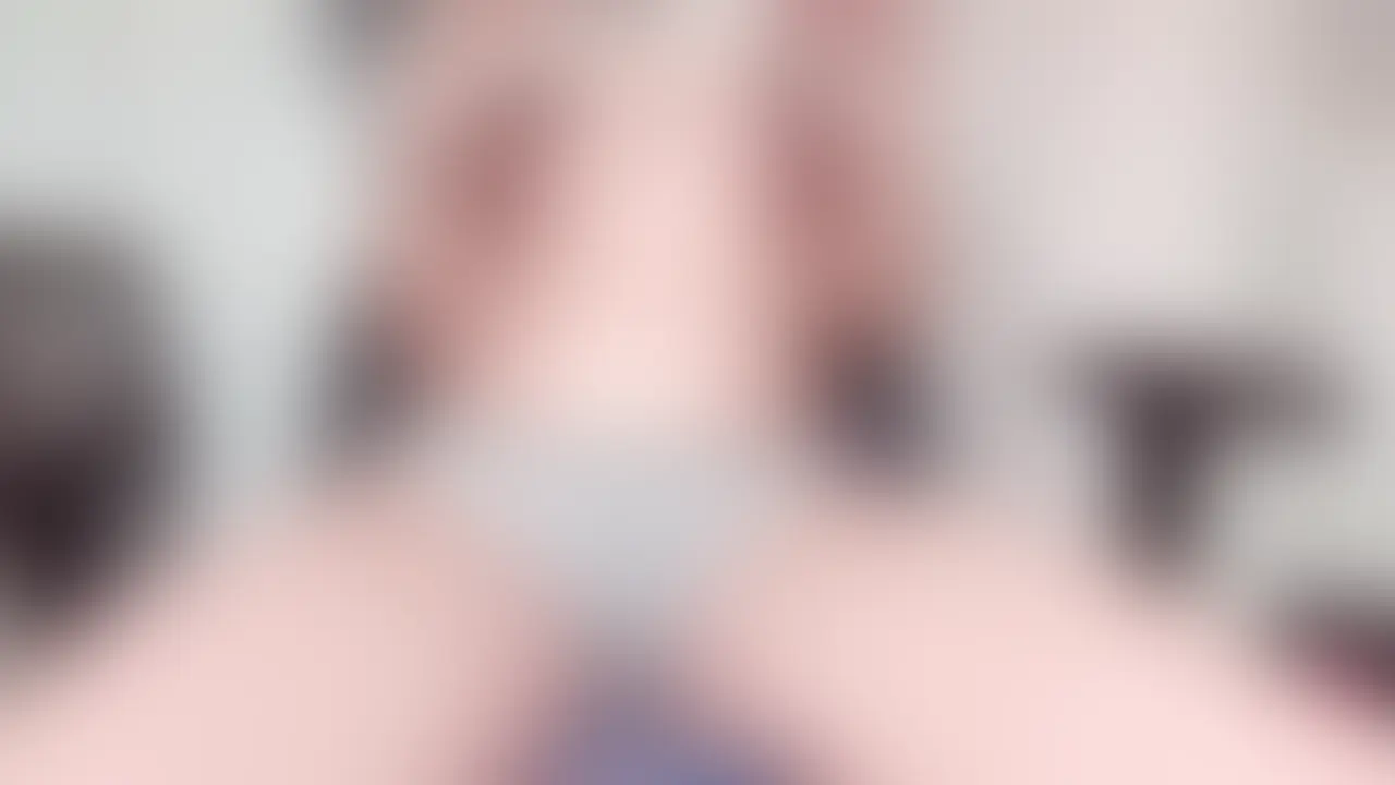 おっぱいを玩具で刺激して、あそこも指でグリグリしてたらパンツにどんどんシミができてきて。。。🤭🩷 (2/2)