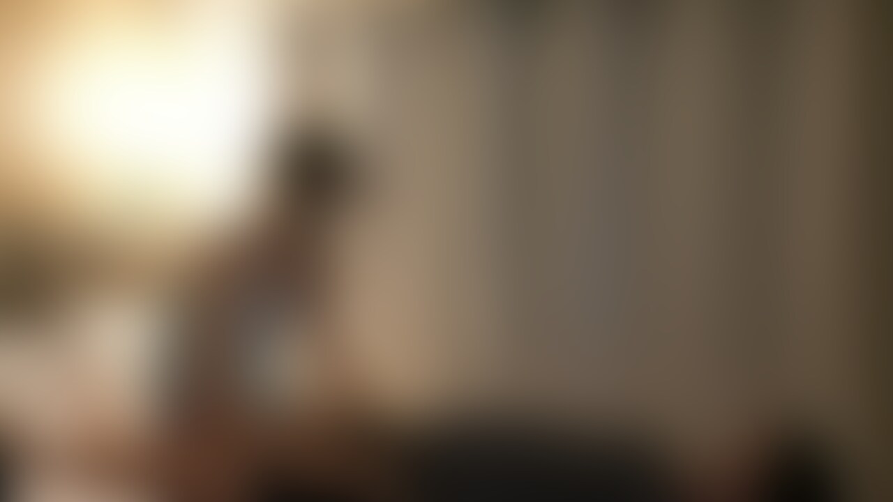 先日の続きです💕
子どもが寝静まると1日ムラムラしていた人妻はチンポを求める時間🥺
最近乳首を舐められたりソフトタッチされるより思いっきり噛まれたり千切れるくらい引っ張られる方が快感になっちゃいました。。
○○○乳あげていっぱい噛まれたからかな。。 (2/2)