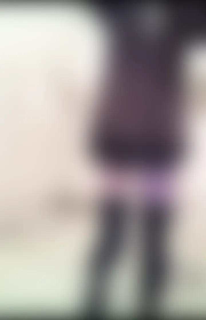 セーターからお尻が見える姿でお散歩🩷 sample 1