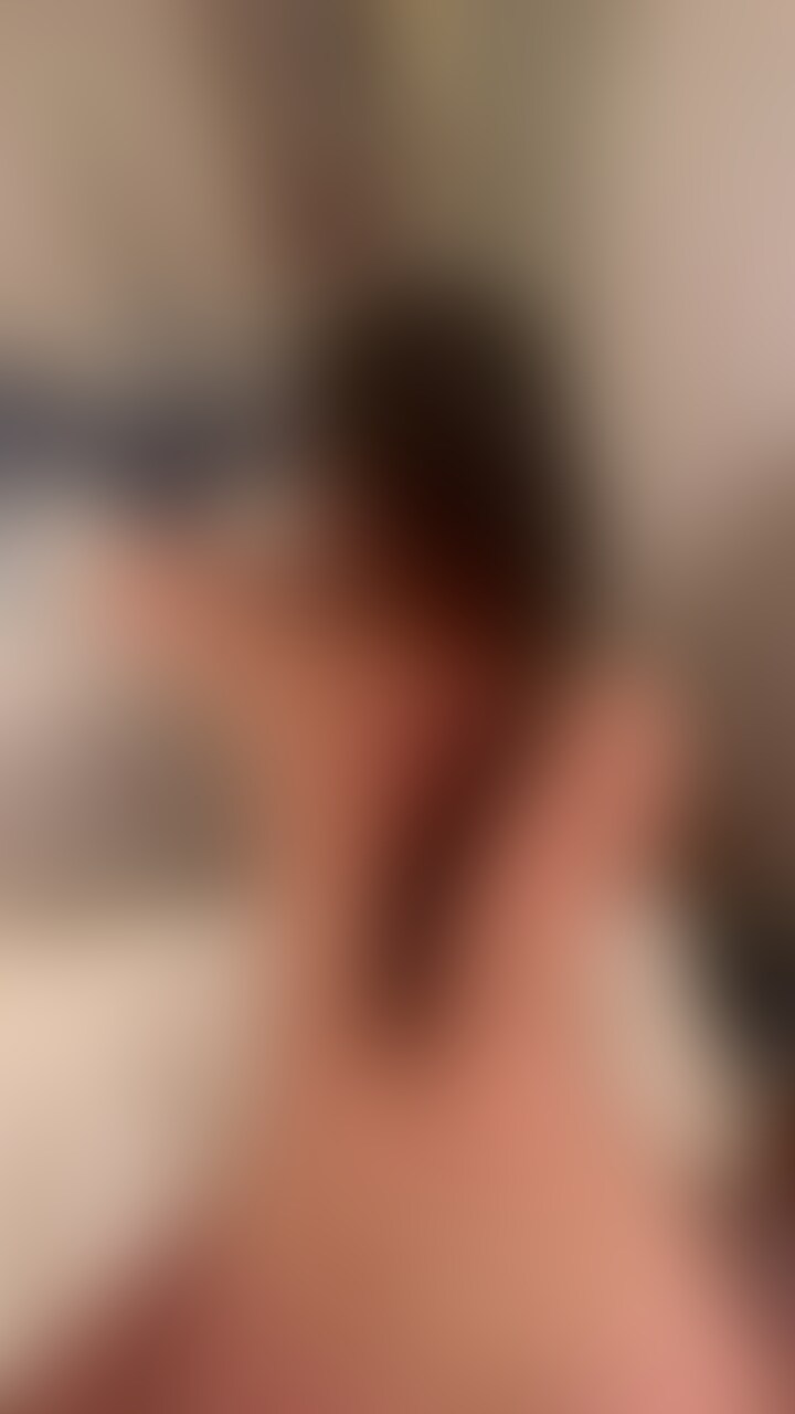 立ちバックでイカせまくってからのフェラ👺
跪かしてのフェラって支配欲満たされるからか興奮しますよね😍
K💃はバックでイク回数多いから下付きなのかな🤫
でも正常位でも結構イクんだよな…
ちなみにK💃はTの🍌で初めて中イキしたらしいです😳
結構男性経験多いのにホントかな😑
でも逆にこれからはどんな🍌でもイク雑魚マ◯コになってしまったのか🫣
他人棒👺でイクK💃も見てみたいような見たくないような… (2/2)