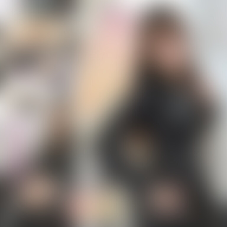 【レザーギャル】レザーコーデ大好きギャルのフェチ満載イメージ動画#02
いかにも新宿渋谷あたりで遭遇しそうな今どきレザーギャル!レザーコーデ大好きオシャレに敏感なももかちゃん登場です。
本人曰くレザーは可愛いからという理由で着ている程度なので、特別レザーフェチではなさそう。
でもレザー着ていると街で声掛けられる率が上がったとか、飲みに行くとよくナンパされるというので不思議といっていました。そりゃみんなエロイ目で見ちゃいますよ(笑)
レザー関係なくてもいつも露出多めで長い髪からイイ匂いがするから男はみんなヤリたくなっちゃうんだよね(笑)
そんなレザーコーデのももかちゃん 私物レザーコーデでバッチリきめてアナタを挑発します。
ライダースとレザーミニスカとブーツ。
いろんなフェチアングルを狙ってみました。テカテカしている女子が動いているだけでヌケます。イメージ動画好きにはお宝映像間違いなし!
なお女性器や男性器は出ません!エッチシーンは収録されていませんのでご注意ください! (2/2)