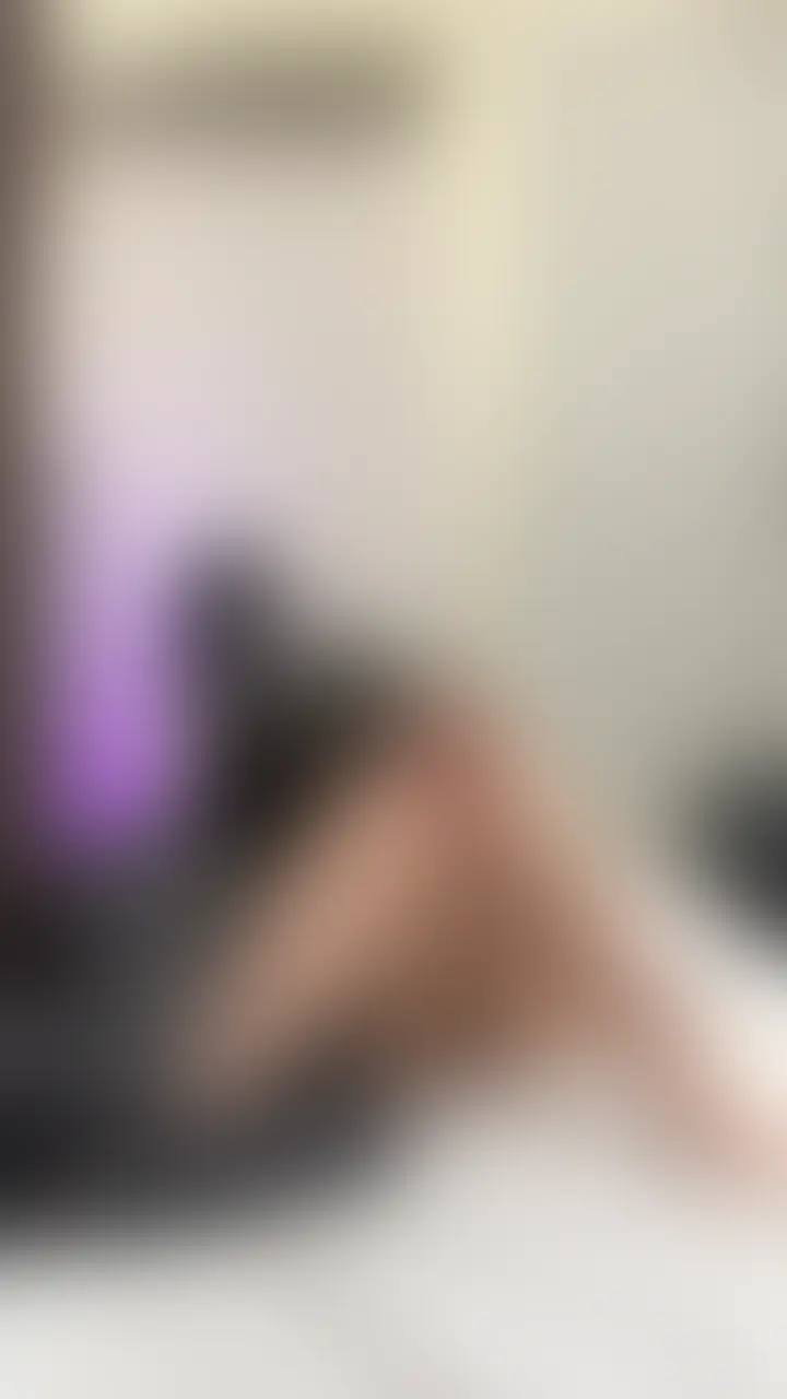【いつも通ってた可愛いHカップ美容師をお持ち帰り】
真後ろカメラ スマホフル画面縦動画
今回はいつも通ってる美容師のえり
笑顔が可愛くて気さくに話かけてくれてました
ずっと「可愛いな~Hしたいな」と思ってたので
さりがなく「ご飯でも行きますか?」と冗談っぽく言ったら
「行きます!行きます!」とノリノリで着いてきた笑
脱いだらHカップの美乳で色白で肉付きの良いスレンダーで僕の大好きな体型
パイズリもHカップでやってもらいガン突きするとHカップの胸をぶるんぶるんさせながらイってた
タグ
素人 個人撮影 巨乳 変態 ハメ撮り 美乳 美女 乳首
お尻 フェラ 手コキ 中出し 騎乗位 生ハメ 顔出し
パンチラ NTR ギャル 下着 ミニスカ (2/2)