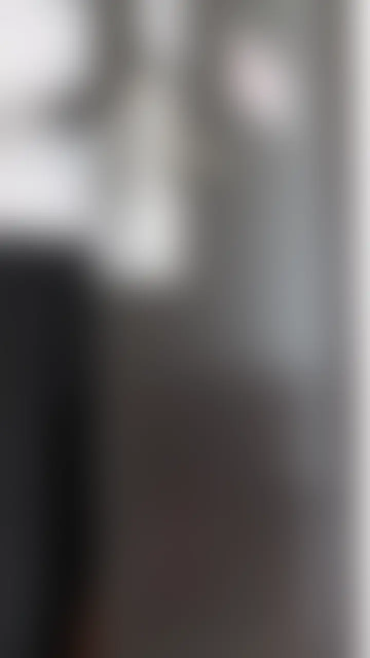 【月額プラン専用ページ】
単品購入希望の方はこちらから
https://myfans.jp/posts/10296f57-c5a9-4c63-80cc-bd0d4e356dc8
お昼休みに外回りから直帰することにして
ビシホに誘ってみました…♡
みんな真面目に仕事してるなか
こっそりえっちする背徳感やばかったです💕
ホテルに向かう途中でもうね
下のお口がだだ濡れで
我慢できなくて入室して求めちゃって
たくさん舐めちゃうし…
えっちしたくておかしくなってた。
すっごく硬くなった
ちんちん求めたらすごい激しくて…♡
立ちバックでめちゃくちゃにされて
ネクタイで身動きとれないようにされて
もうバチボコにおかされちゃいました🥺
気持ち良すぎて頭が真っ白のなか
最後は有無も言わさず
中出しまでされてすごすぎでした。
お仕事にする背徳感もだけど
身動き取れなくなるなか
SEXするのにハマっちゃいそうです🙈 (2/2)