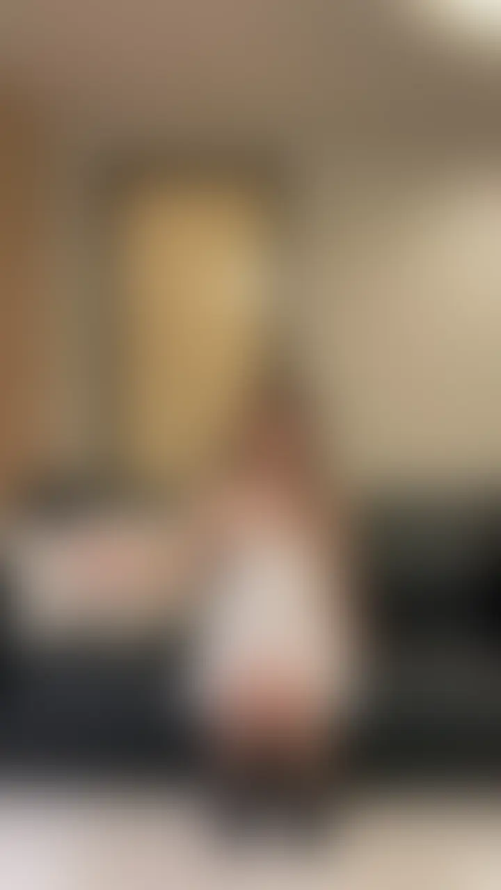ゲリラ公開だよ〜🙈
急にごめんね！ 梨華、どっちがいいか分からなくなっちゃったの…🥺

だから、一番近くで見てくれてるプレミアムプランの皆にだけ、こっそり相談したくて、この動画を撮りました♡

清楚な感じの「白いベビードール」😇と、 ちょっとえっちな感じの「黒いベビードール」😈。

どっちの梨華が、もっと見たい…？
コメントで、皆の意見を正直に教えてほしいな🥺♡

選んでくれた方で、今度もっとすごいの、しちゃうかも…🙈
梨華の未来、決めちゃってくれる…？🥺 (2/2)