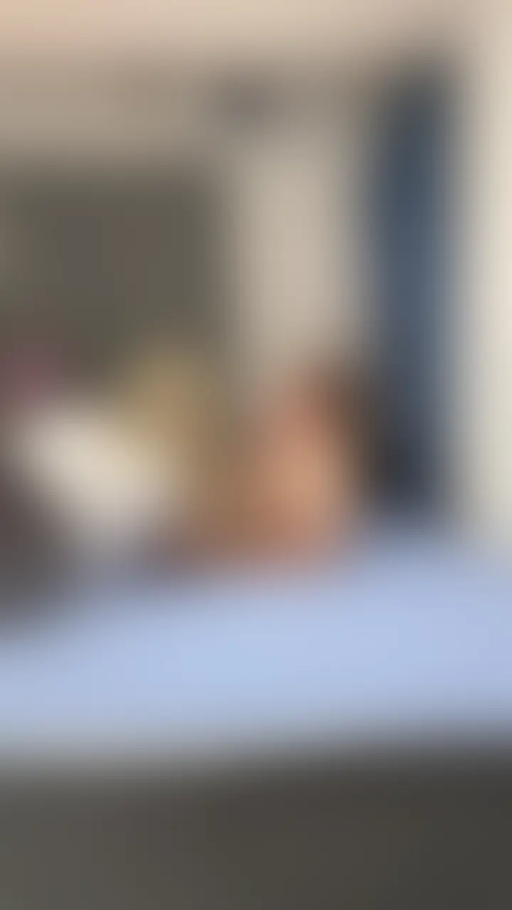 りえ【23】超エロ超美乳Fカップ金髪キャバ嬢と超エロエロH

【ステータス】
りえ【23】
港区キャバ嬢
顔　ギャル
性格　明るい
美乳　Fカップ
神スタイル
ノリが良い
超エロい


エロさ　5
フェラ　5
かわいさ5
スタイル5
中の具合　5
彼氏　いる

今回の【りえ】
初オール満点きました！

めちゃくちゃシコれます！

最初にスカートの中を盗〇してたらバレましたｗ
「今盗ってましたよね？ｗ」とノリが良くて助かった

港区のキャバで周りのキャバ嬢も俺の事知ってて今日Hしてくるって言ってたらしいｗ

まるでチケットの抽選で当たった感じなノリ
後で報告しなきゃってイってたｗ

彼氏もいて背が高くてイケメンらしい

今までイった事なくて自分でオナの時にしかイったことない
クリでしかなくて中イキも一回も無い

俺の作品を見まくっていいなーって思って応募してきたらしい

ハグしたら気持ちよくなってきてキスするとトロンとしてきた
ハグとキスだけで「んんんん　きもちぃぃ」と超エロい

キスをしながら俺のを触ってくる
パンツを脱いだら「わーーー！ふとおおおい」って喜んでた

そしてひざまづいてフェラ
何か見えないフェラってエロいよね

とにかくフェラがうまいね

俺の手マンと吸ンニでイキまくってた

裸になるととにかく体もエロい
美乳Fカップ

生で挿入めちゃくちゃ気持ちいいい

中にドバドバだしました (2/2)