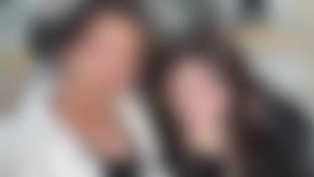 【ネカフェで彼氏持ちJDのセフレとこっそりエッチ】
前回まんこでおしっこしてあげたら気持ちよくて「イきそう、、」って言ってました。
次はお出かけしようねって言って昼から飲み行ったら途中でムラムラしたのでホテル行くと見せかけてネカフェにin
いつも触ったらすぐ気持ちよくてすぐ声出てイっちゃうけど今回はちょっとでも声出たらすぐ聞こえちゃう壁が薄いネカフェ。
フェラしてる時もじゅぼじゅぼ音が鳴り響いたりしてました。
イきそうな時声でてるのちゃんと口塞いで無音イキ。
結局ネカフェに6時間くらいいて何回もセックスしてました (2/2)