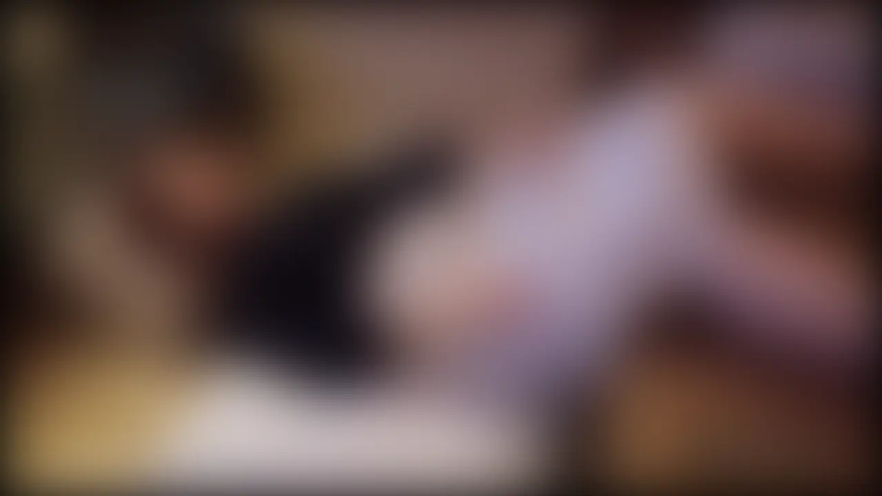 着衣でまんぐり返しの変態オナニー (2/2)