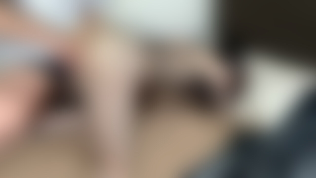 四つん這いにしてお尻をバシバシ叩いてみたら、意外と好きな様でぴくんぴくんしながらアンアンしてます
マンコほじほじしたらイッてしまうんです！
えっろいですよ！！ (2/2)