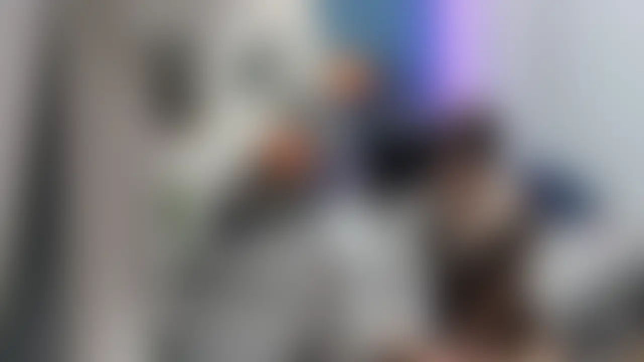 【先輩と先輩の彼女と3人で食事中急用で先輩が抜けて家出待ってる間に先輩の彼女とHしてしまった】
みさと【25】先輩の彼女
第三者視点 服
昔からお世話になってるけんと先輩の彼女ののみさとさん
結構3人で食事に行っていてこの日も3人で食事をしてたら急にけんと先輩が会社に呼び出されて彼女と待っててくれないかと言われなので色々相談もしたくみさとさんと僕の自宅で待つことに
昔からショートカットで可愛いなと思っていて全く手を出すつもりなかった
けんと先輩の彼女だし
でも可愛いのと先輩の彼女と言う背徳感と難易度が高いのに燃えて落とそうと思っちゃいました
色々悩んでないw相談に乗ってるフリをしてもらって僕をみさとさんに可哀そうに見せる。「ほんともうだめかもしれない」と落ち込む
泣いてるフリしてたら頭をなでてくれたからそのままキスをすると
「りょうまって!だめ」と言われるが「もう無理です」とキステクで落としにかかる
だけどけんと先輩に悪いと断られるが
「今日だけ…めっちゃ寂しいので今日だけお願いします」と再度キス
今度は長めのキスで落としにかかる。なかなかしぶとい
そして「こっちに来てください」と言うと断られないので落ちた!
【先輩の彼女を落とした!】という背徳感の中から長いキスをする
横に倒すと
「やっぱりけんと裏切れないよ」と再度拒否するが
どんどんキスをしていく
そのまま手マンで落としイカセル
間髪入れずクンニへ
とうとうみさとさんの口から「りょう気持ちいい」を頂きました
そのまま「りょうイっちゃう!」とイカせる
「みさとさん僕も舐めて欲しい」と言うと「今日だけって約束できる?」と完堕ち
「絶対けんとに言わないで」と俺のをしゃぶる
今先輩の彼女が俺のを咥えてる…
先輩は仕事頑張ってるのに…
と考えるとガチで興奮する
そしてゴムを付けて挿入
とうとうやっちまった…
一番尊敬してるけんと先輩の彼女をやってしまった
後はもうイかせまくるだけ
「りょうだめ!」「りょうイっちゃう!」「イクいく!」とあのみさとさんが俺に抱かれてイキまくる
俺も我慢できずみさとさんの中でイってしまった
めっちゃきもちよかった
優しく抱きしめてくれるみさとさん
そのあとキスをして
「りょうシャワー貸して」と可愛く言われた
けんと先輩すみません
みさとさんとやっちゃいました
気持ち良かったです
タグ
素人 個人撮影 巨乳 変態 ハメ撮り 美乳 美女 乳首
お尻 フェラ 手コキ 中出し 騎乗位 生ハメ 顔出し
パンチラ NTR ギャル 下着 ミニスカ (2/2)