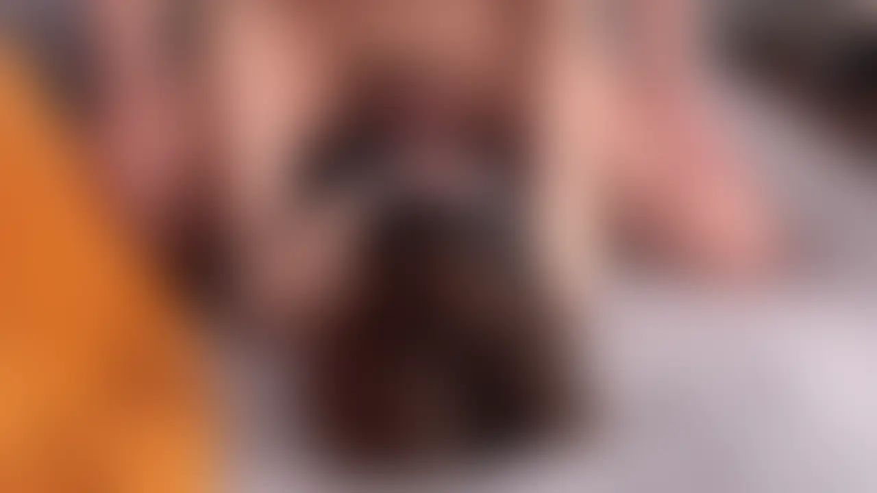 【動いたら罰ゲーム👅10秒カウントダウン】下からフェラ×乳首責めで限界まで焦らされ続ける...┇短編
彼女に乳首を責められながら、下からフェラで焦らされたり、舌で遊ばれたり...。
動いたら罰ゲームで、限界までガチガチにされて終わる回です🫧
我慢できずに動いてしまう彼氏と、それを楽しそうにからかう彼女の様子を、楽しんでもらえたら嬉しいです🖤 (2/2)