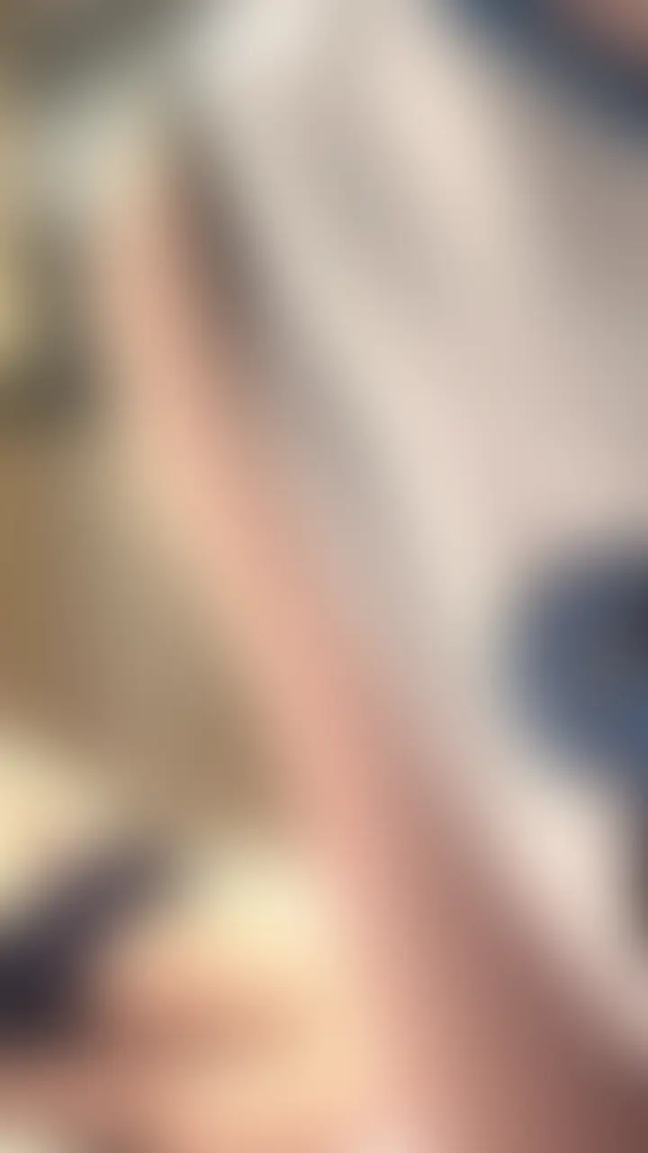 チアリーダーs令嬢miyu様のM男トランポリンで遊んでみた動画だよん☺️😍
下からアングルで撮ったから今回はミニスカから見える美脚とmiyu様のパンティ見放題だね♡👀
白いスニーカー、白ソックス、素足の3パターンでトランポリンを楽しんでるよ🎶
miyu様が怪我のないように安定感のあるトランポリンになってくれるM男が1番だね☺️ (2/2)