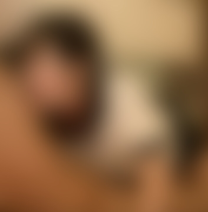 【潜入ドキュメンタリー】六本木メンズエステ・オイル手コキ○○○・鬼乳首攻めコース【倉科陽葵（24歳）2回目】

┈┈┈┈┈┈┈┈┈┈┈┈┈┈┈
🙏みなさまにお願い🙏
「いいね」をたくさんもらえると投稿頻度を増やす励みになるのでぜひ♡を押してください！
┈┈┈┈┈┈┈┈┈┈┈┈┈┈┈

どうも風俗大好き、ゆってぃ監督です。

六本木にある45分12,000円のメンズエステでランカー嬢の倉科陽葵（くらしなひまり）さんを再度指名！

前回はじめて指名したのですが、倉科さんのドＳな攻めがとってもエロかったので、今回は「鬼乳首攻めコース」を申し込みました。

▼前回の動画
【潜入ドキュメンタリー】六本木メンズエステ・オイル手コキ○○○【倉科陽葵（24歳）】

今回もキュートな見た目とは裏腹に倉科さんのドＳ攻めが炸裂しました。最初のほうは「今日は鬼乳首攻めなので、舐めとかもあるんですが大丈夫ですか？」なんて丁寧に聞いてきてくれるんですが、施術が進んでいくと、だんだん上から口調になって攻め立ててきます。

あえて乳首をずらして「ほら？乳輪きもちい？」と聞いてきたり、左の乳首を舐めながら「こっちも触ってあげる」といって右を触ってきたり。

鬼乳首攻めだけあって、倉科さんならではの乳首攻めの技？も炸裂しました。「こうやって乳首の周りの皮膚をのばして舐めると気持ちいいんだよ？」といって、両手で乳首を広げながら舐められたのはやばかったです。。。脳天まで突き抜ける気持ちよさで、乳首攻めが好きな人はぜひやってみてもらいたいです。

触られたり、舐められたりで10分以上乳首だけを攻められ続け、アヘアヘ状態になってからの、乳首とちんこの両攻めで限界を迎えていたんですが、そこは倉科さん。

イキそうになると見るやいないやパッと手を話して「まだだめだよ？」「我慢」なんてゆってきます。最後は時間ギリギリでフィニッシュ。タイムマネジメントも含めて、やはりランカー嬢はプロだなぁ…と改めて思った回でした。 (2/2)