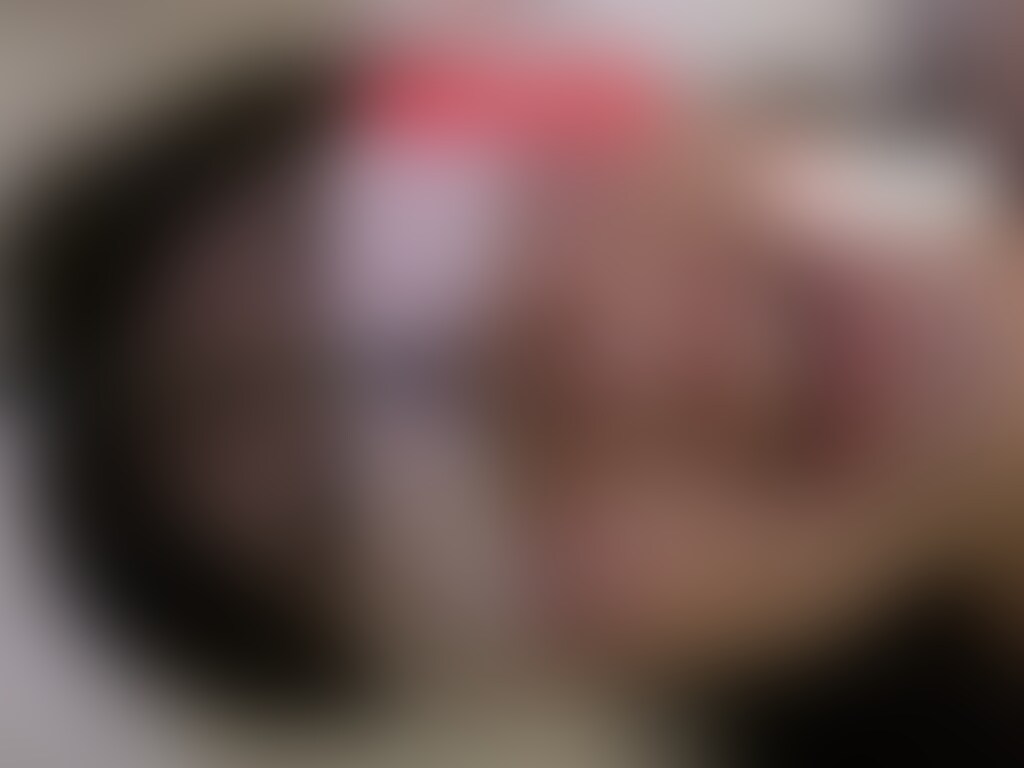 🎀少女紫縄○○○

内容：紫の長縄で縛り上げられていく少女。小さなローターが少女の股間で踊り少女は何度かイッてしまいます。ローター責めをしているなかでも鼻フックで少女の鼻はブタのように吊り上げられその苦痛とローターの快感でパニックになってしまいます。 (2/2)