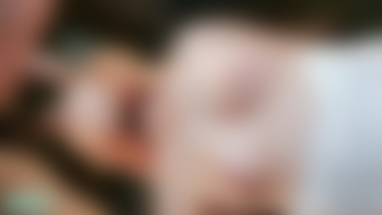 【喉奥イラマ】

『どうしてほしいか言えよ？』
『奥ぅ…』
『ん？』
『喉奥ぅぅ…』
『んっぐんごんっごんごぉぉ…』

生理中でメス穴が使えない
喉奥で交尾してる。 (2/2)