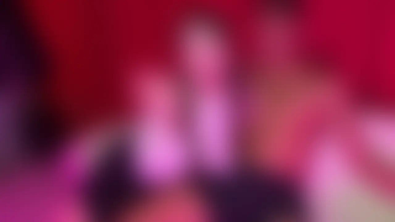はじめに右側の「いいね♡＆保存♡」を押して応援してもらえたら嬉しいです🕊️♡
 ―――――――――――――――――――――
 ※本編はボカシ無し顔出しです。


🎁本作品に「いいね」と「保存」を押して「中出し」のコメントしてくれた方の中からりおの限定プライベート㊙️エロ写真をお送りします❤️ぜひいいね押してみてください🎁❤️


最近寒くなってきてムキムキの筋肉が恋しくなったので、仲のいいお兄さんとお互いにオイル塗ったりしてぎゅーしたりちゅーしたりイチャイチャしてたら、いつの間にか穴扱いにされてて最後は中出しまでされちゃった…₍ᐢ> ‌<ᐢ₎˚　


バチボコに犯されたから仕返ししたくて、急遽お友達も呼んで逆3P、、、！！🫢🫢💕


お友達とバキュームダブルフェラしたり、亀頭責めしたりしていじめ返したらお兄さん暴発で大量射精からの大量潮吹きしちゃって！！😿💖

い〜〜っぱいお兄さんの濃い精子と大量の潮吹きを全身で浴びちゃいました ^_  ̫_^っ🪄🩷🩷 (2/2)
