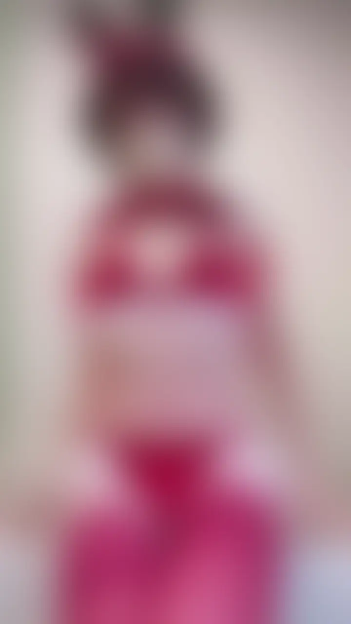 今夜は真上から聖水が降り注ぐ動画をお届け☔️🩵笑
なぜかというともうすぐ梅雨がやってくるので😳

※クリスマスシーズンに撮影したものなので、トナカイコスプレです🎥🎄🤭

お風呂場でぬるぬるローションをたっぷり使って、
固定ディルドを奥まで挿れて…今日は、バックで激しく…///
ぬぽぬぽ接合部を足を開いて見せつけながら、
ついには真下アングルでカメラを設置──
見られてる想像で、くるみ…限界に🥹💦
そのまま“恥ずかしい音”とともに、
お潮＆おしっこ…とろとろ垂れて止まらなくなってしまいました…🛁💦 (2/2)