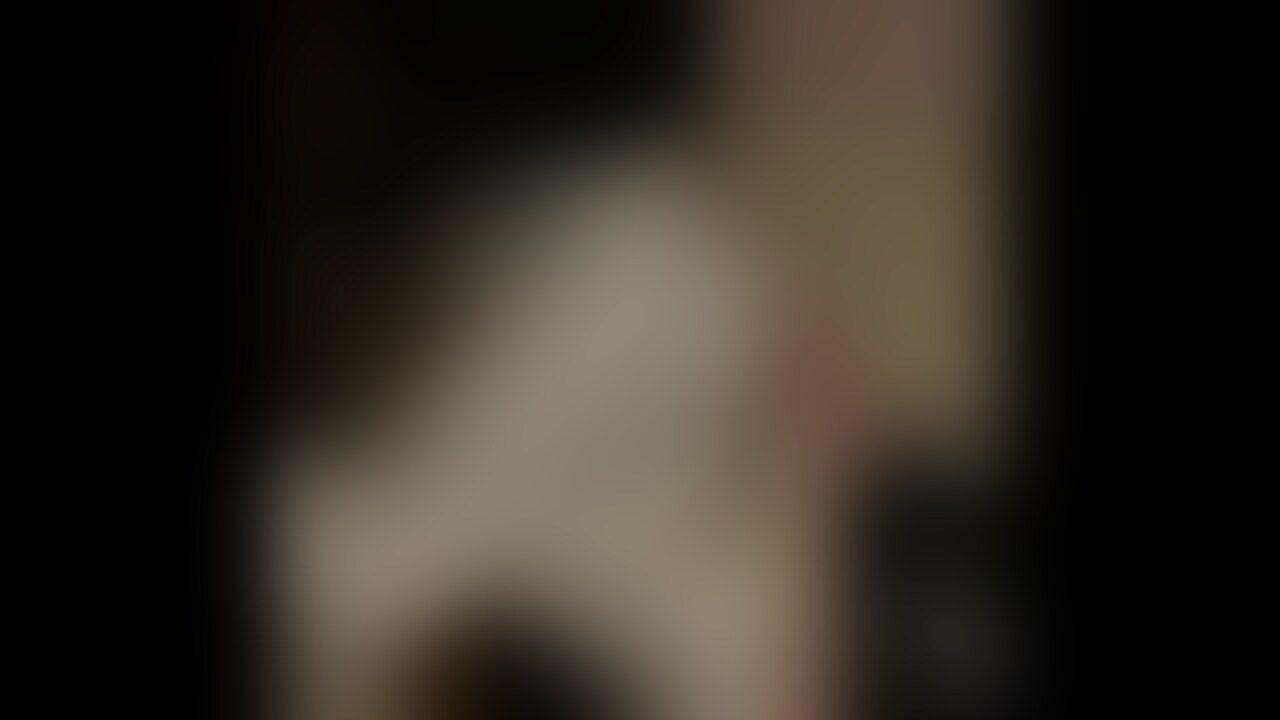 これはエロいです。
僕たち夫婦、他人棒は決してしませんが、
他人様の顔の上に跨り、クンニされながら私のを咥える、みたいなエロ活はしています。
もちろんエロ活の真ん中にあるものは夫婦愛です。
他人様はトッピング。 (2/2)