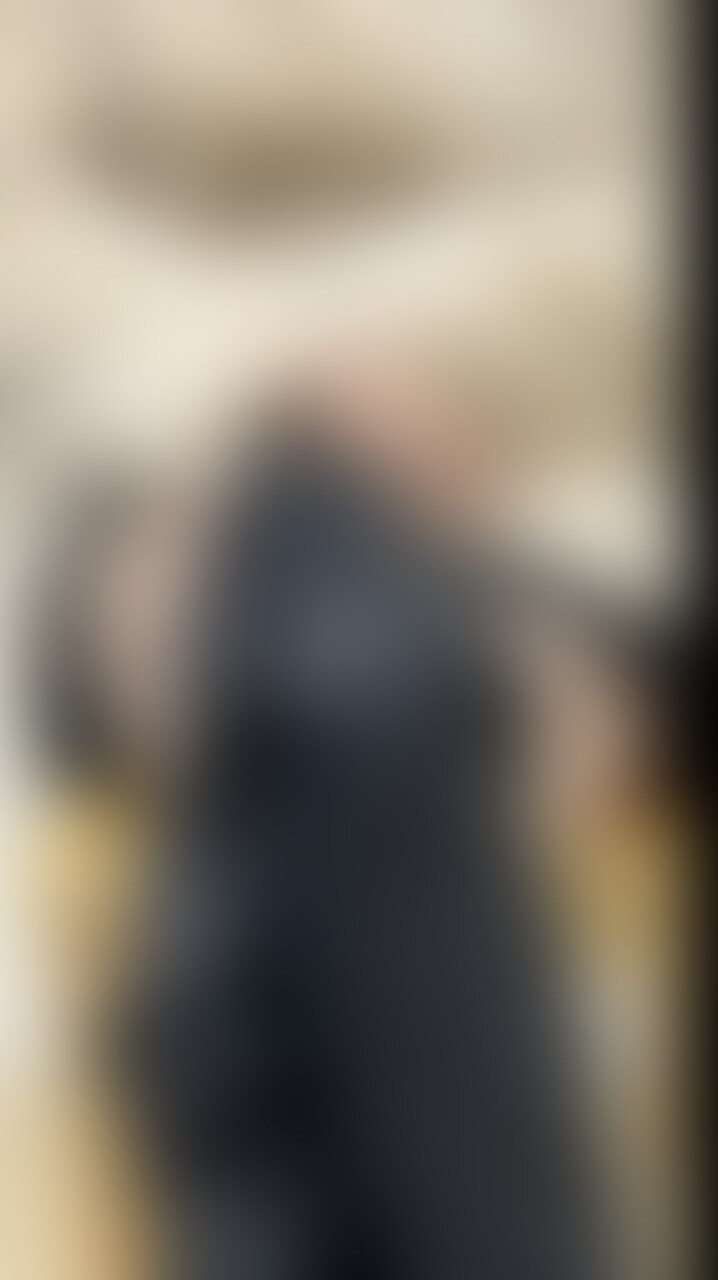 (高身長ドSキャバ嬢みぃ〜ちゃん過去のM男いじめを語る)
ニーハイブーツを履くと170センチを超えるみぃ〜ちゃんがM男にインタビューを受けました。
(M男より)
いかにもSという感じで聞いてみるといじめるのが得意だという。喧嘩では金玉を蹴りまくって何人もの男性を
泣かせてきたというみぃ〜ちゃん。インタビュー形式で過去のM男いじめ、金玉いじめを語ります
途中キンタマや強気の発言がありますがお許しください (2/2)