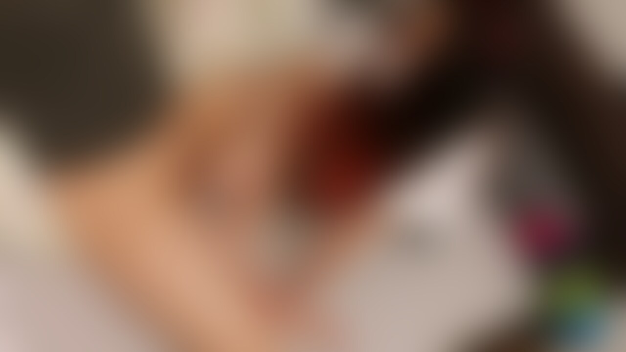 メイドさんでご奉仕ごっこがしたいと言うので手コキをお願いしてみました。途中からお触り禁止ルールを破って手マンしたら何度も痙攣しながらイっちゃうメイドさん、後半バック挿入で奥をガンガン突いてたらあーちゃん急に自分で腰を振り出してそのまま一緒にイっちゃいました；

後編動画はこちらです。
▶︎動画準備中です！
※動画が長くなりましたので前編後編に分かれています。 (2/2)